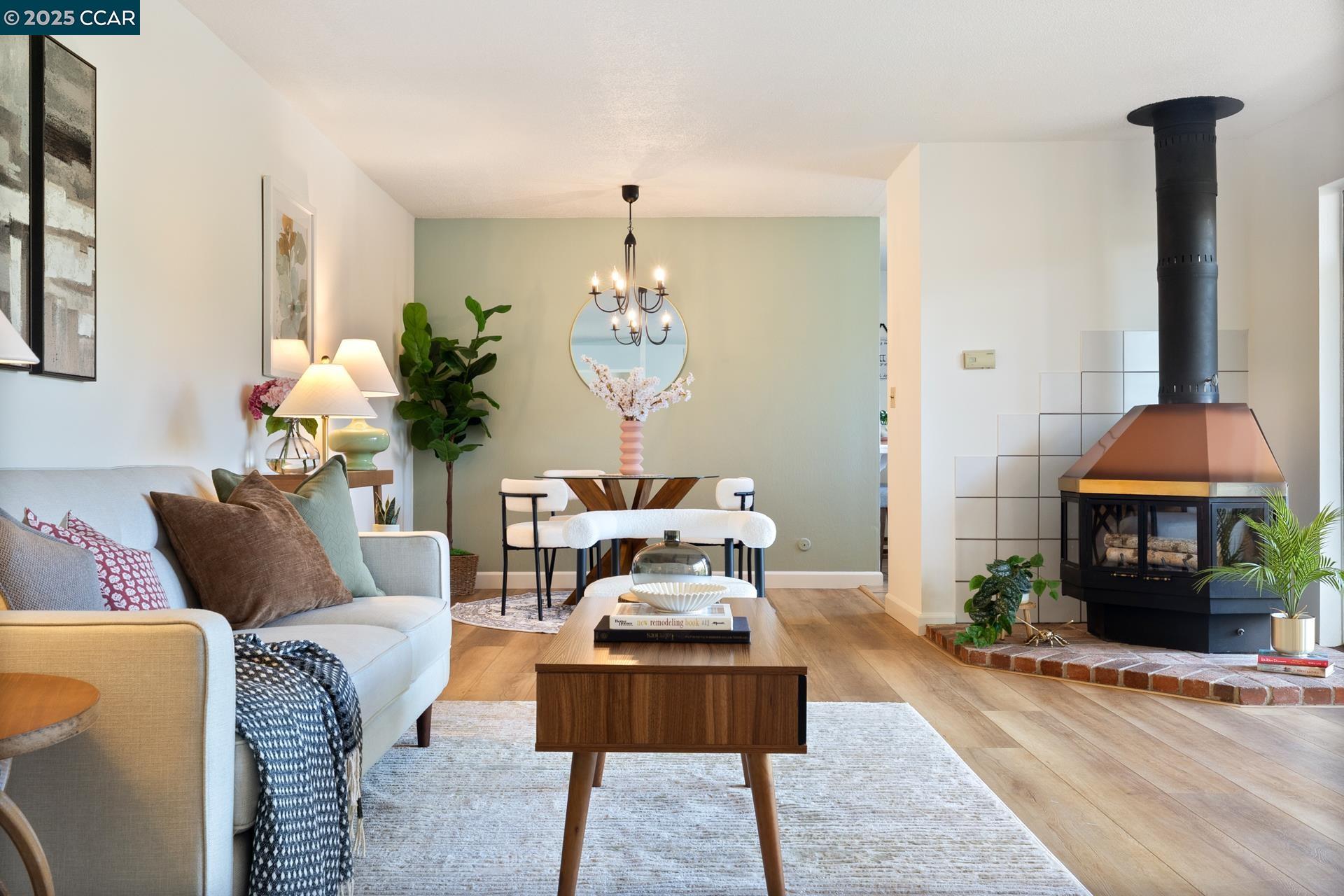 Detail Gallery Image 3 of 29 For 10 Moss Ave #34,  Oakland,  CA 94610 - 2 Beds | 2 Baths