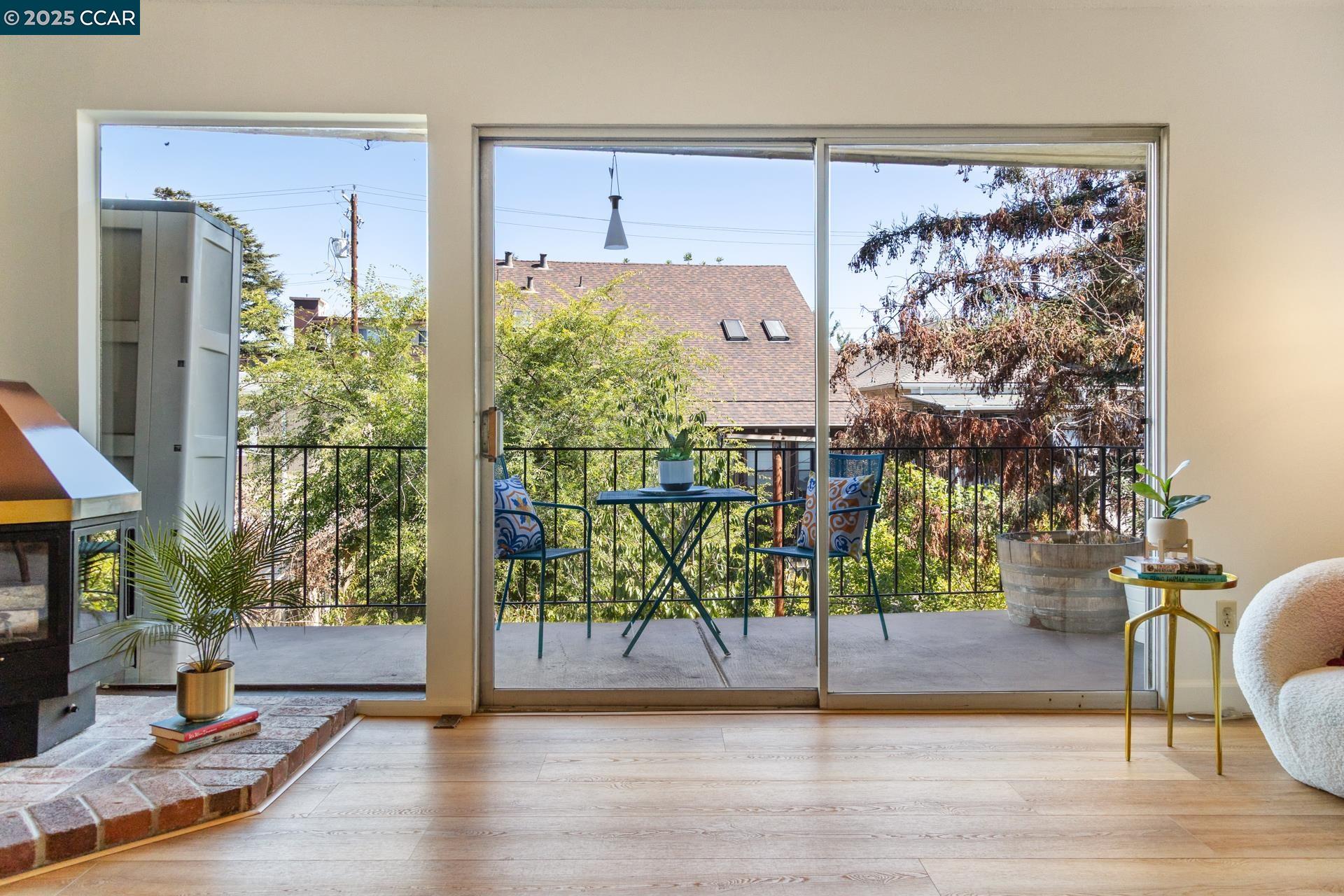 Detail Gallery Image 4 of 29 For 10 Moss Ave #34,  Oakland,  CA 94610 - 2 Beds | 2 Baths