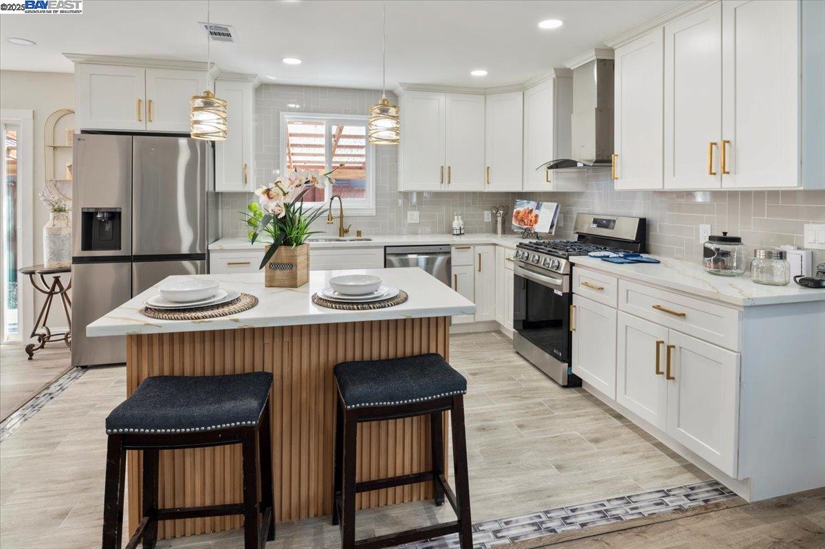 Detail Gallery Image 3 of 15 For 974 Ventura Ave, Livermore,  CA 94551 - 3 Beds | 2 Baths
