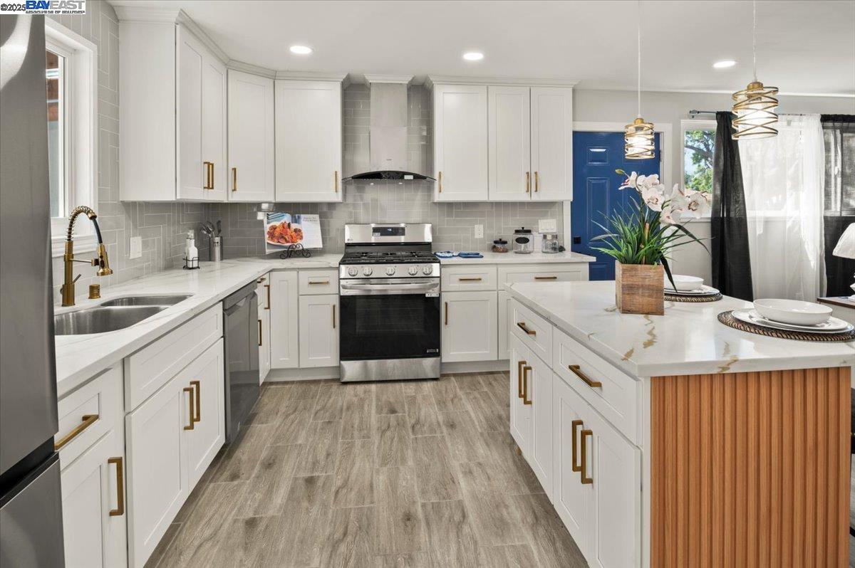 Detail Gallery Image 4 of 15 For 974 Ventura Ave, Livermore,  CA 94551 - 3 Beds | 2 Baths