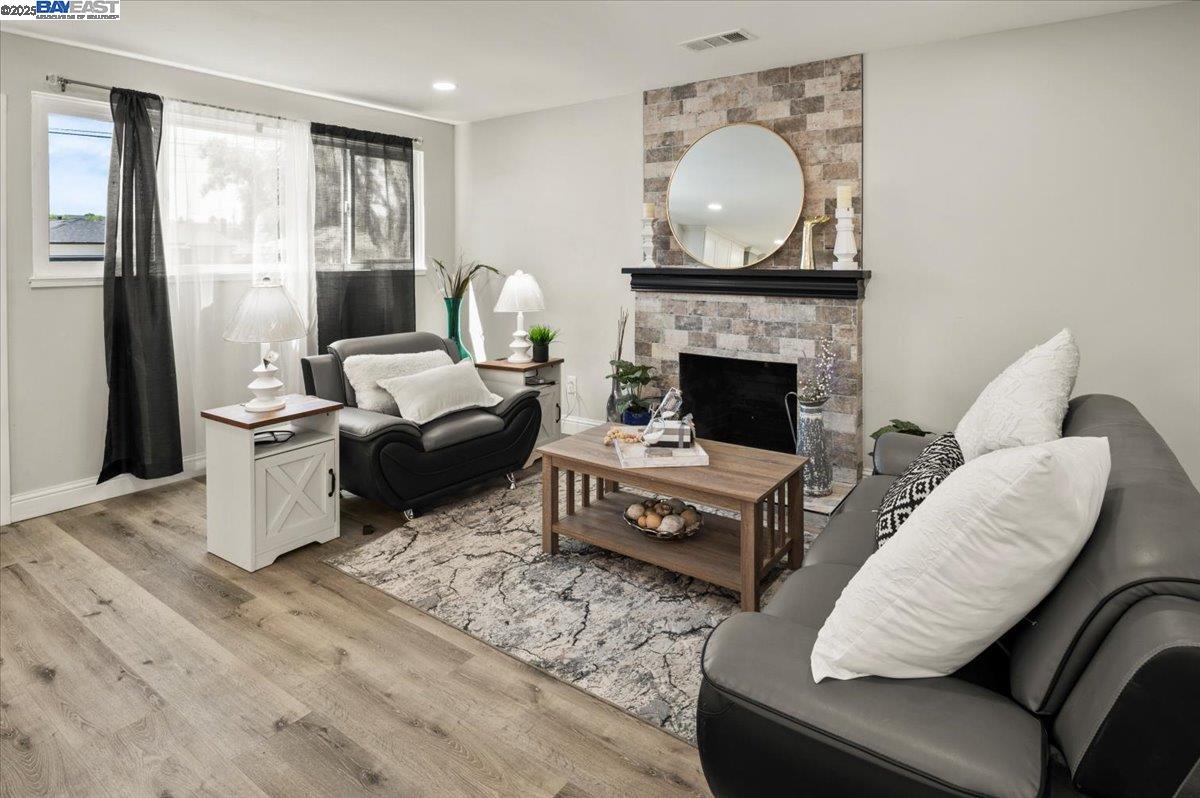 Detail Gallery Image 6 of 15 For 974 Ventura Ave, Livermore,  CA 94551 - 3 Beds | 2 Baths