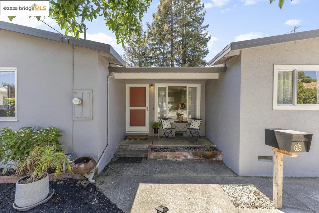 Detail Gallery Image 3 of 58 For 615 Manuel Dr, Novato,  CA 94945 - 4 Beds | 2 Baths