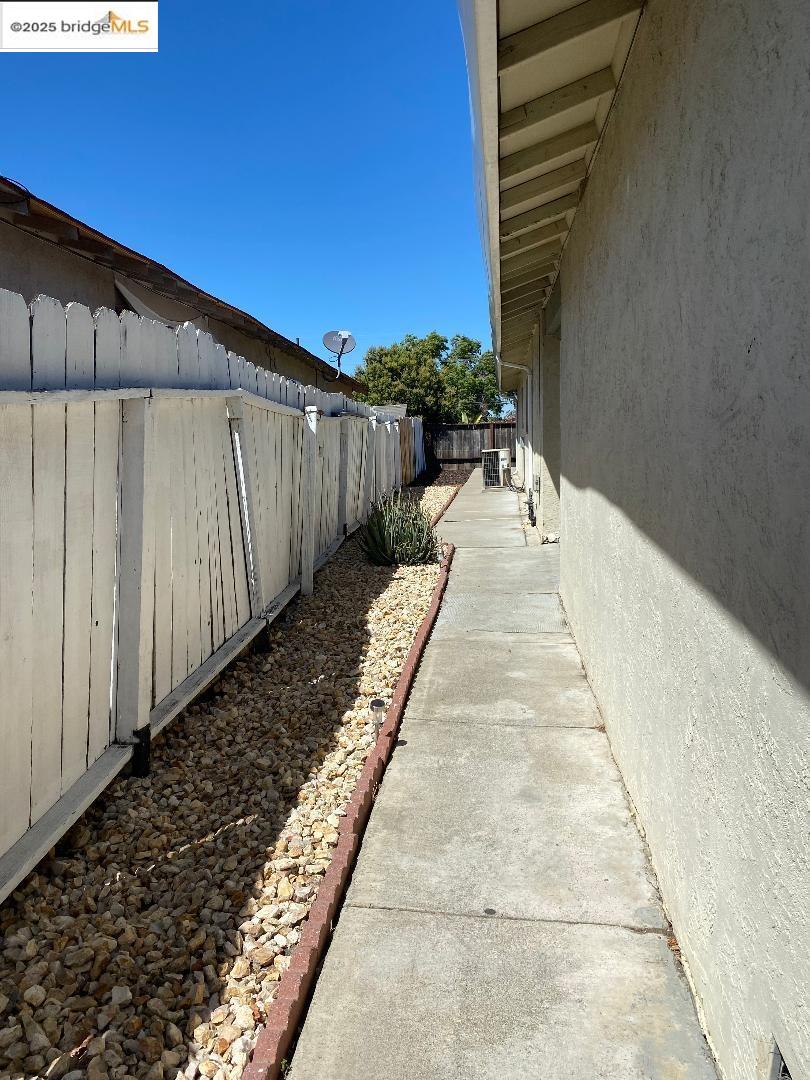 Detail Gallery Image 4 of 26 For 137 El Dorado Dr, Pittsburg,  CA 94565 - – Beds | – Baths
