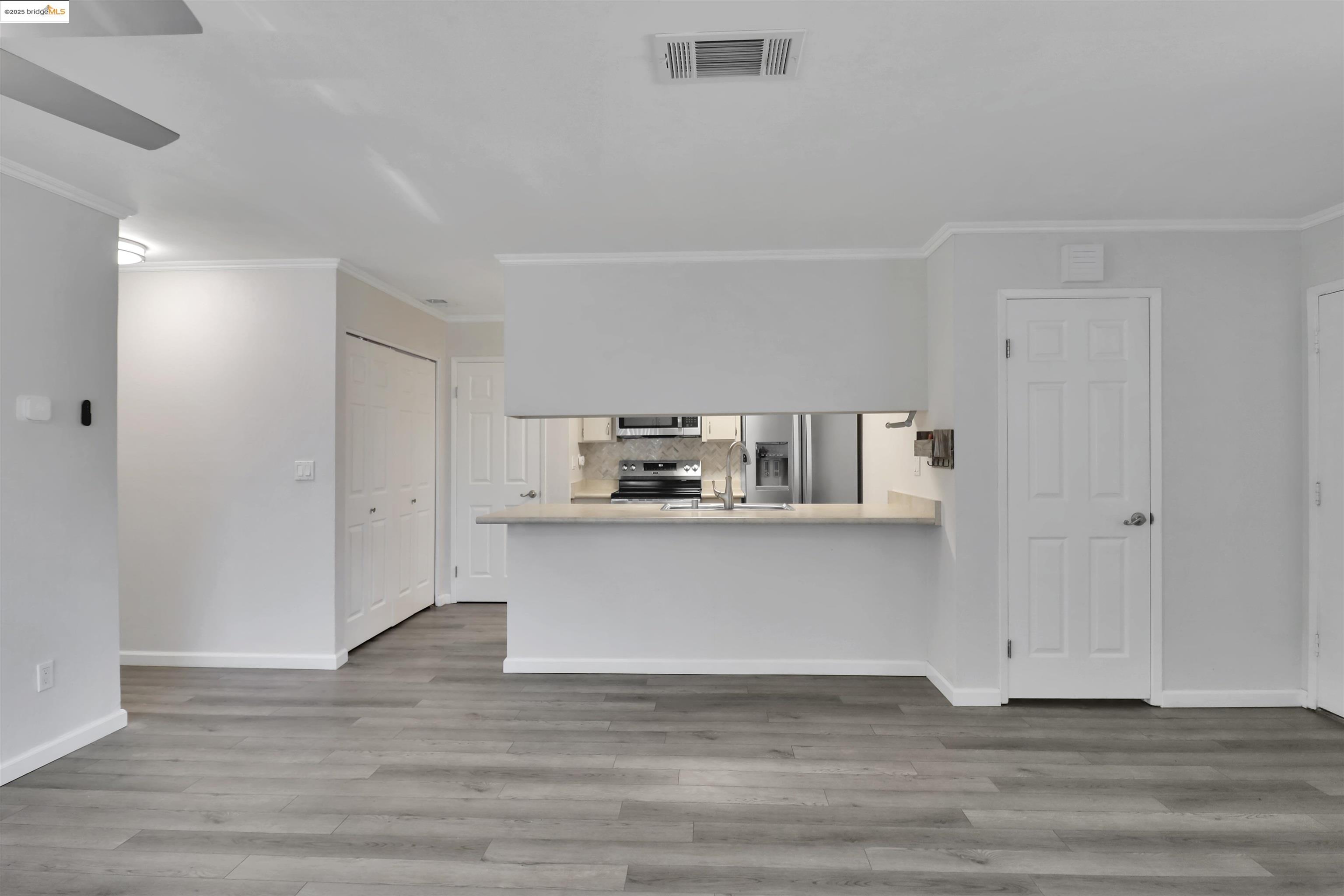 Photo #5: 41107234 Listing 