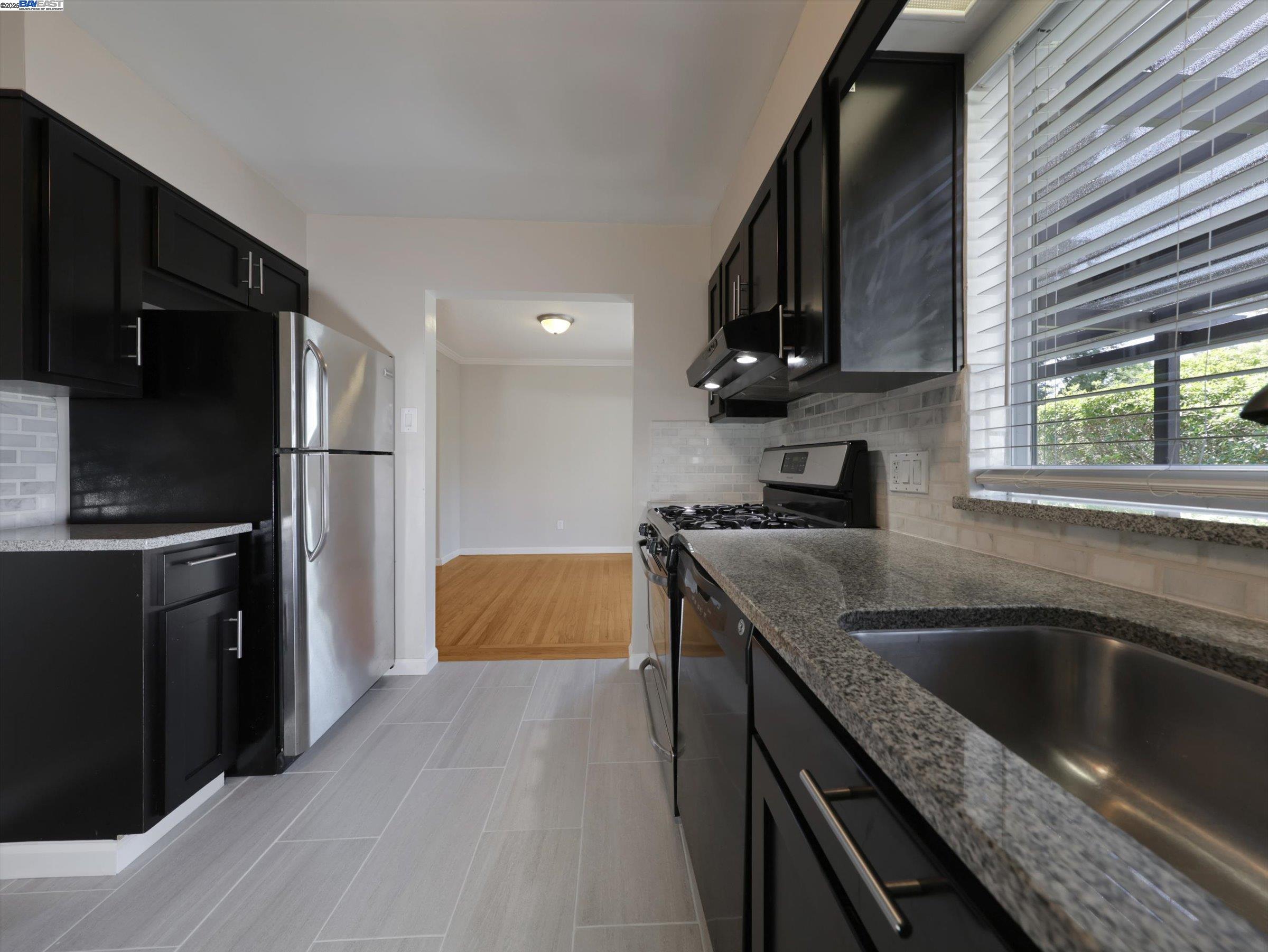 Detail Gallery Image 17 of 41 For 16111 Berkshire Dr, San Leandro,  CA 94578 - 2 Beds | 1 Baths