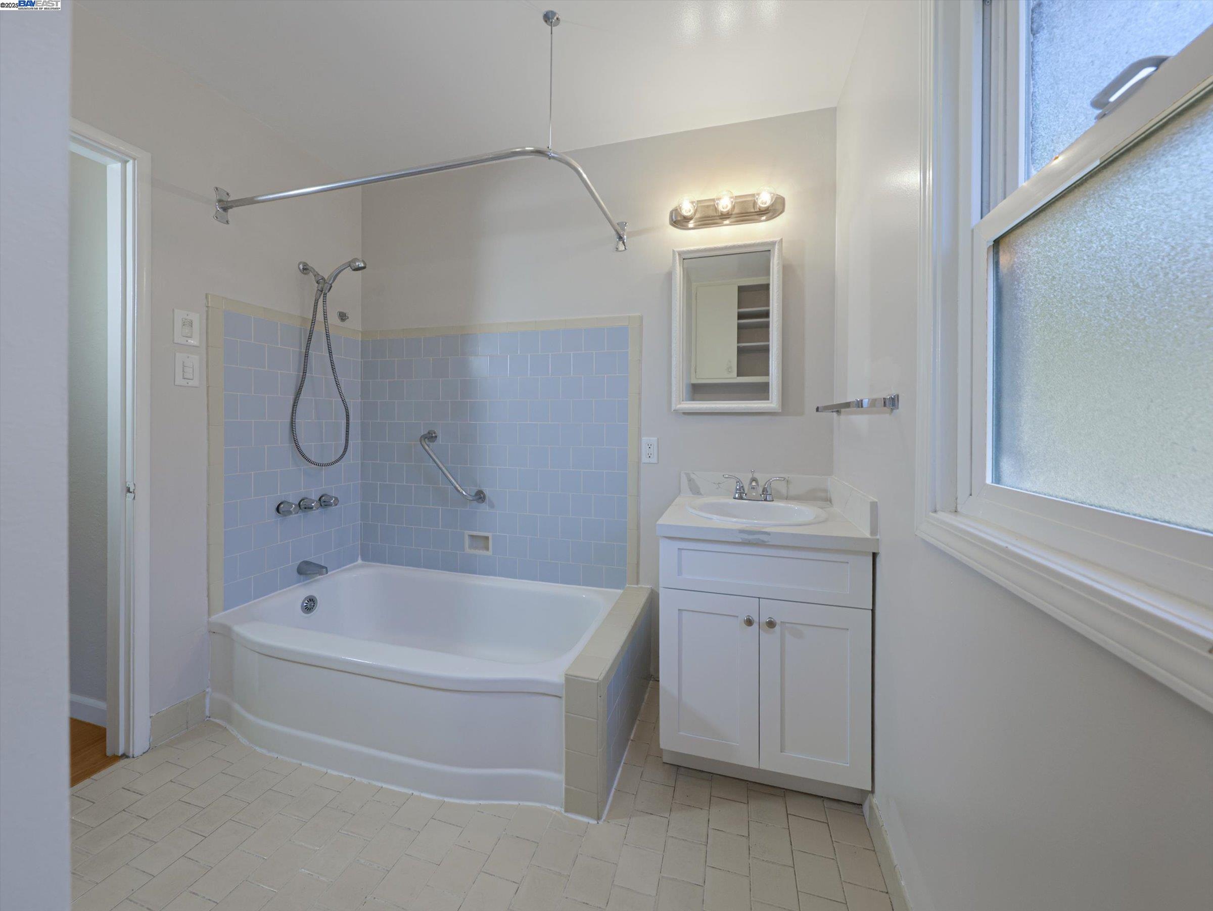 Detail Gallery Image 24 of 41 For 16111 Berkshire Dr, San Leandro,  CA 94578 - 2 Beds | 1 Baths