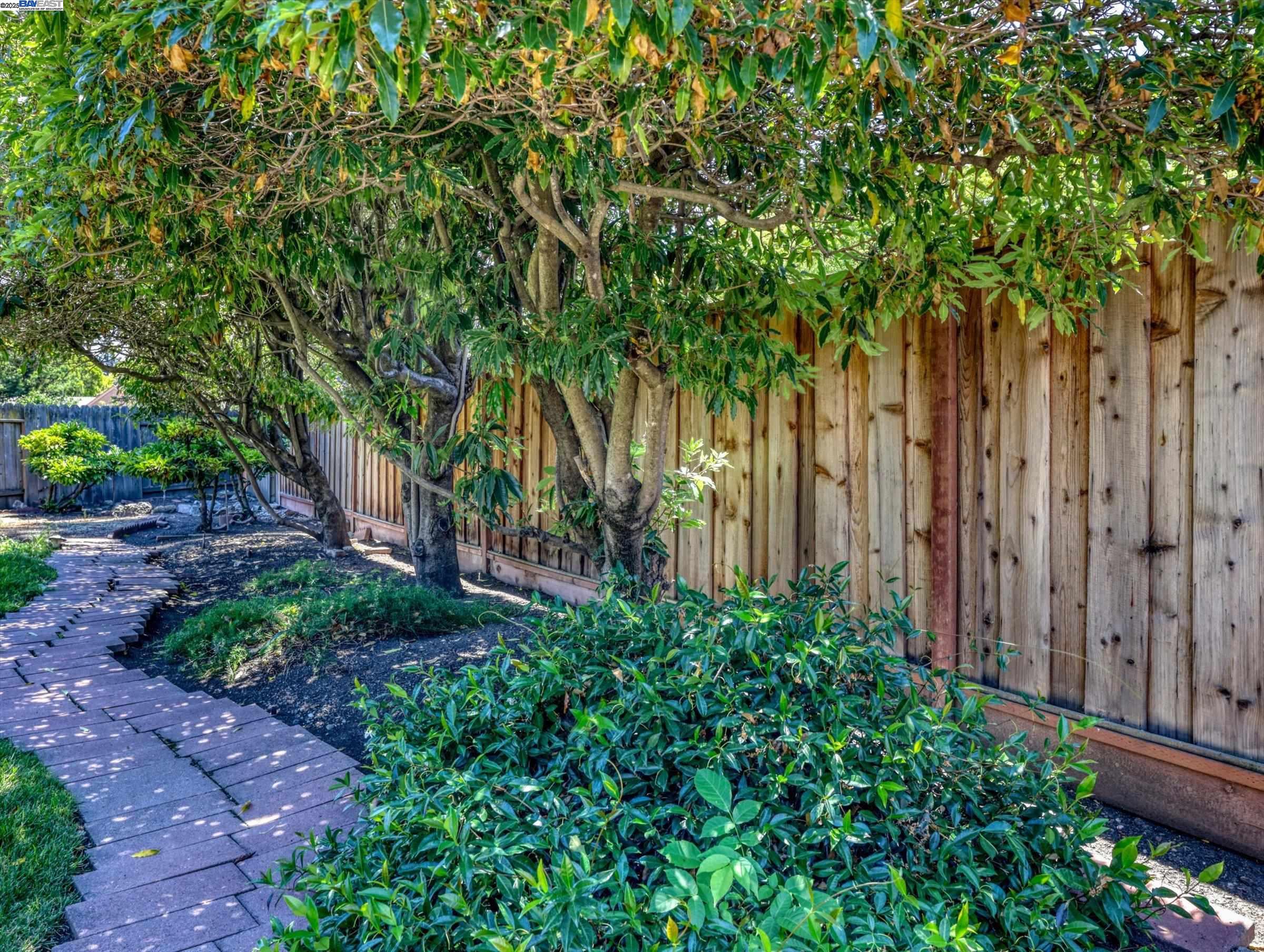 Detail Gallery Image 32 of 41 For 16111 Berkshire Dr, San Leandro,  CA 94578 - 2 Beds | 1 Baths