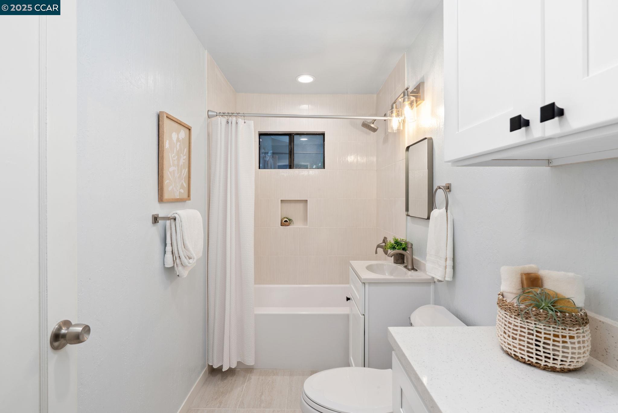 Detail Gallery Image 13 of 44 For 3225 Cowell Rd, Concord,  CA 94518 - 3 Beds | 2 Baths