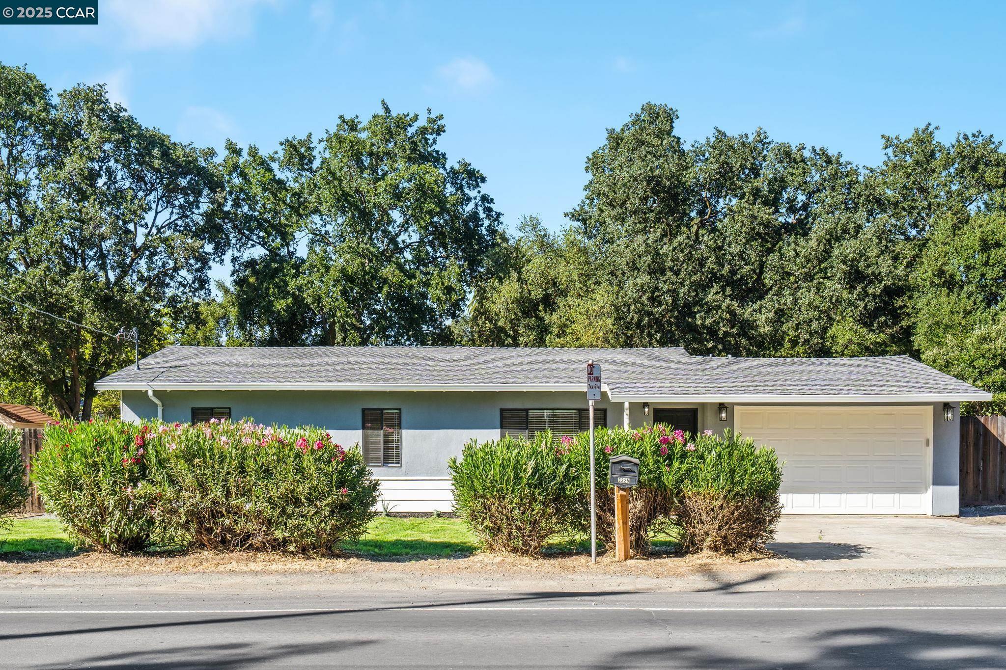 Detail Gallery Image 6 of 44 For 3225 Cowell Rd, Concord,  CA 94518 - 3 Beds | 2 Baths
