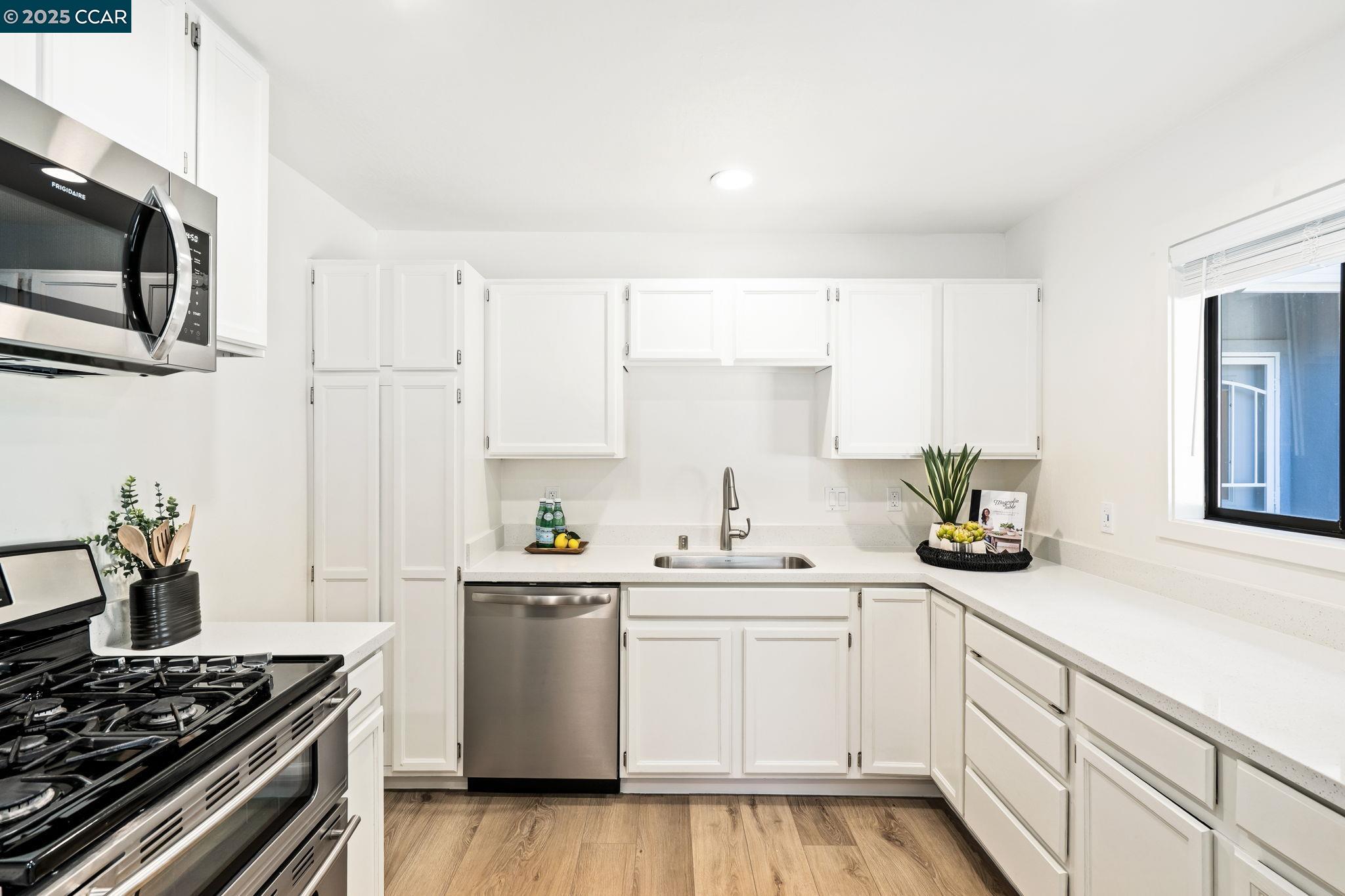 Detail Gallery Image 8 of 44 For 3225 Cowell Rd, Concord,  CA 94518 - 3 Beds | 2 Baths