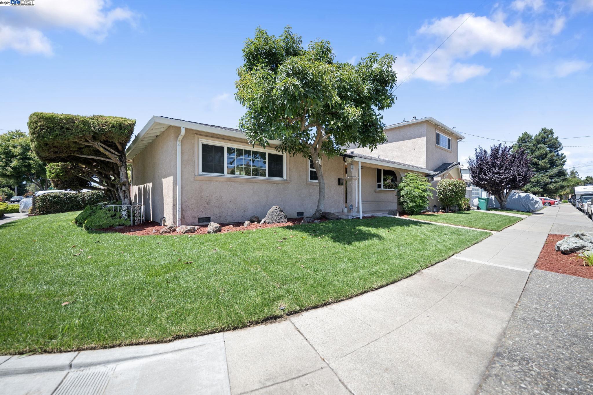 Detail Gallery Image 2 of 54 For 30565 Prestwick Ave, Hayward,  CA 94544 - 4 Beds | 3 Baths