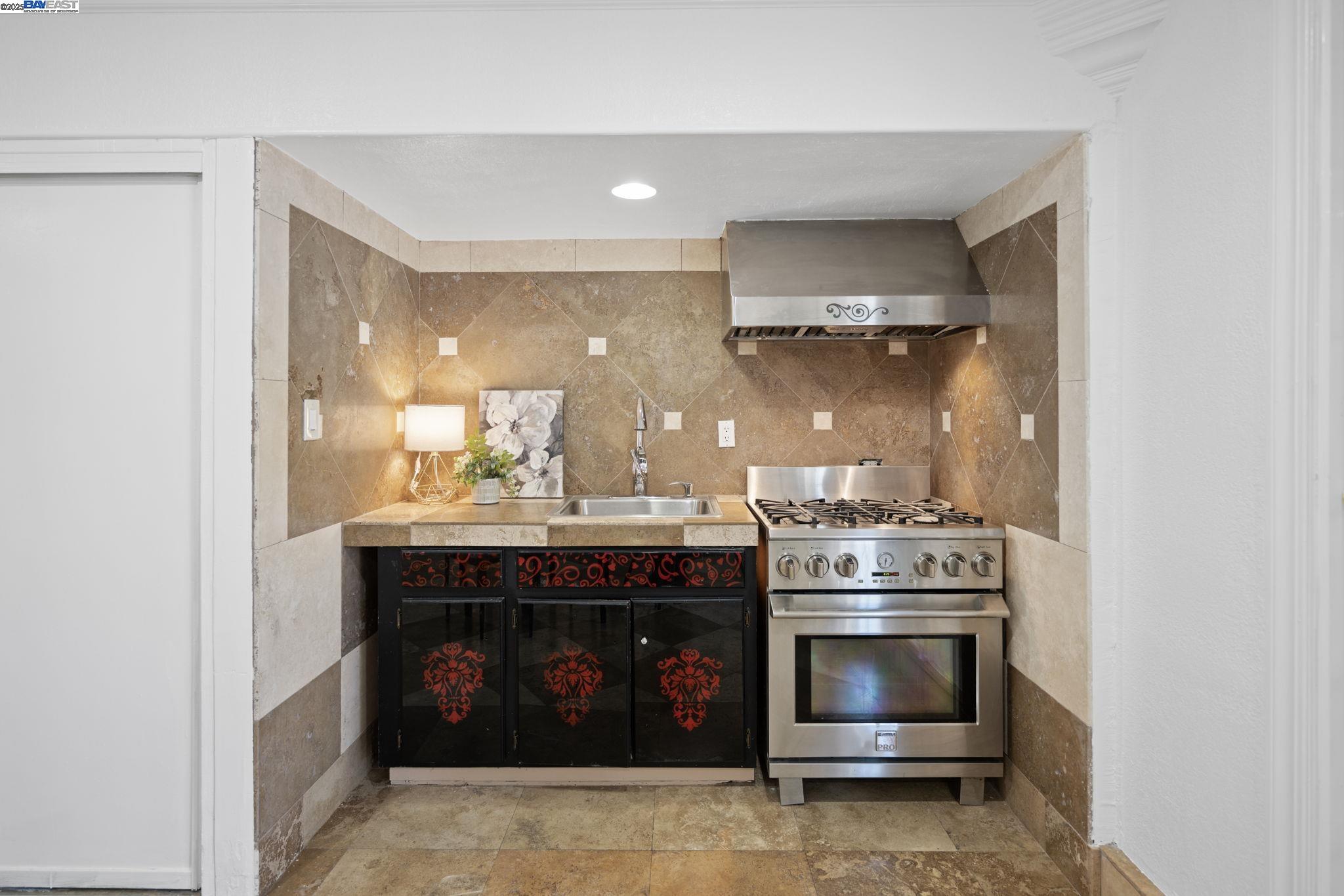 Detail Gallery Image 15 of 54 For 30565 Prestwick Ave, Hayward,  CA 94544 - 4 Beds | 3 Baths