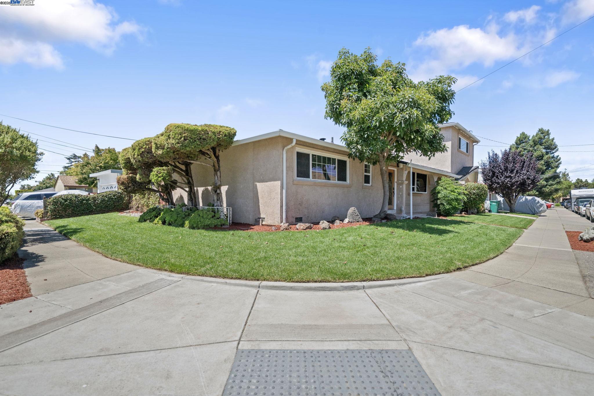 Detail Gallery Image 3 of 54 For 30565 Prestwick Ave, Hayward,  CA 94544 - 4 Beds | 3 Baths
