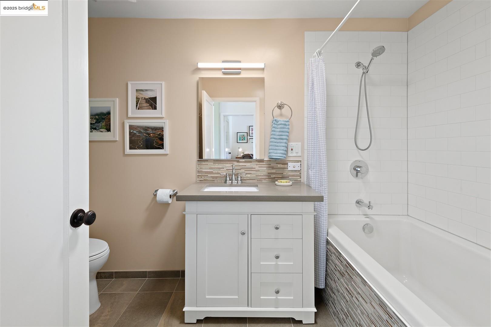 Detail Gallery Image 16 of 60 For 1000 Navellier St, El Cerrito,  CA 94530 - 3 Beds | 2/1 Baths