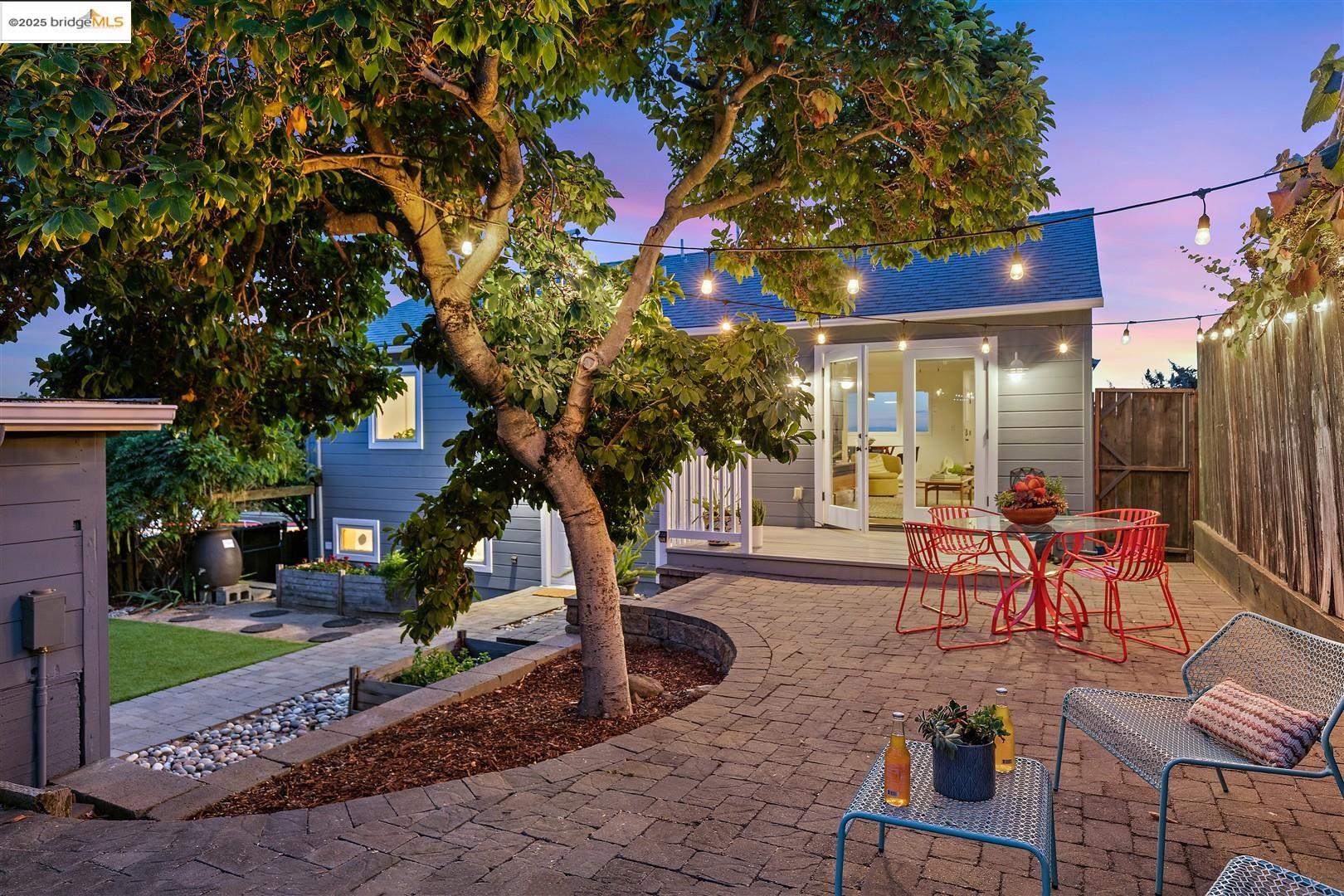 Detail Gallery Image 33 of 60 For 1000 Navellier St, El Cerrito,  CA 94530 - 3 Beds | 2/1 Baths