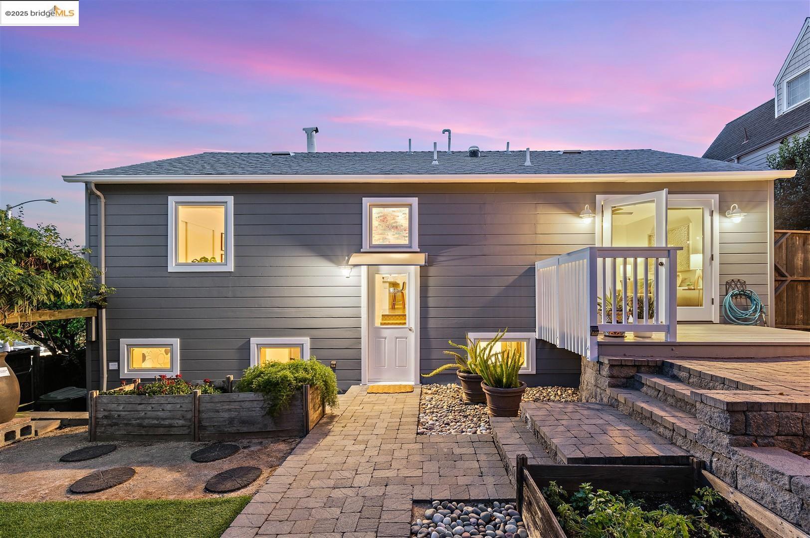 Detail Gallery Image 37 of 60 For 1000 Navellier St, El Cerrito,  CA 94530 - 3 Beds | 2/1 Baths