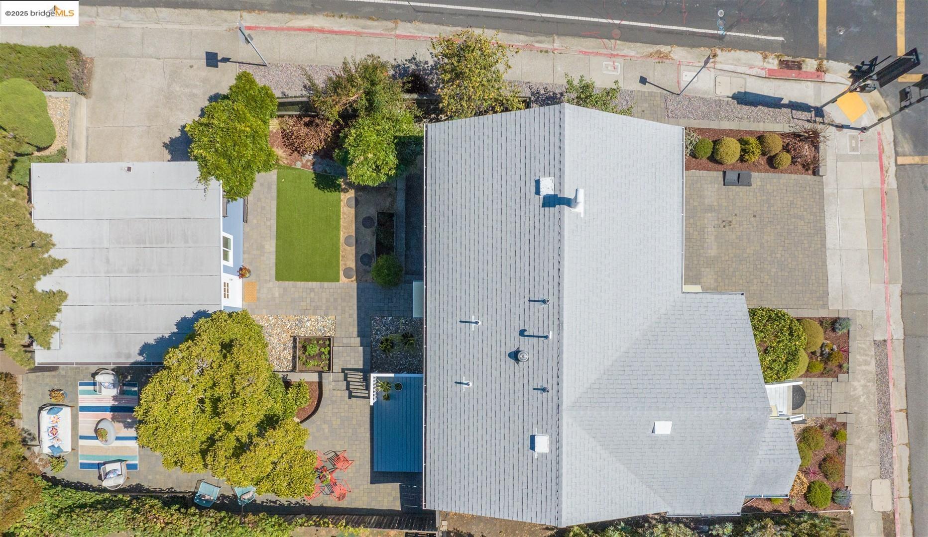 Detail Gallery Image 45 of 60 For 1000 Navellier St, El Cerrito,  CA 94530 - 3 Beds | 2/1 Baths