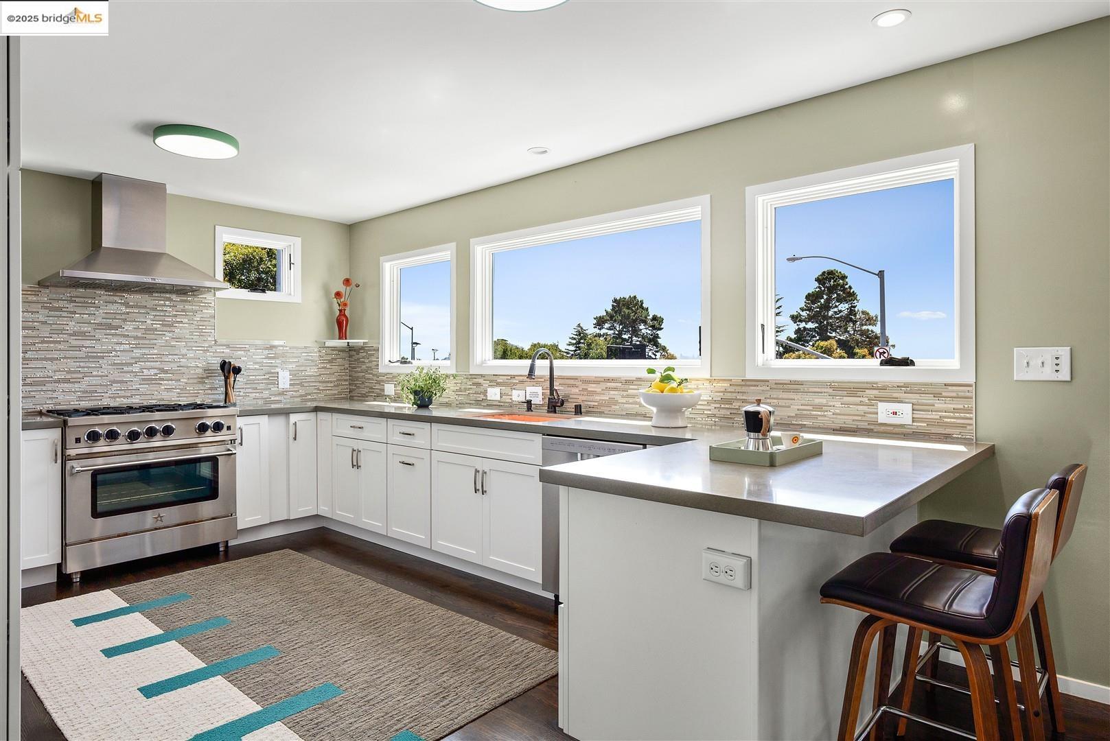 Detail Gallery Image 8 of 60 For 1000 Navellier St, El Cerrito,  CA 94530 - 3 Beds | 2/1 Baths