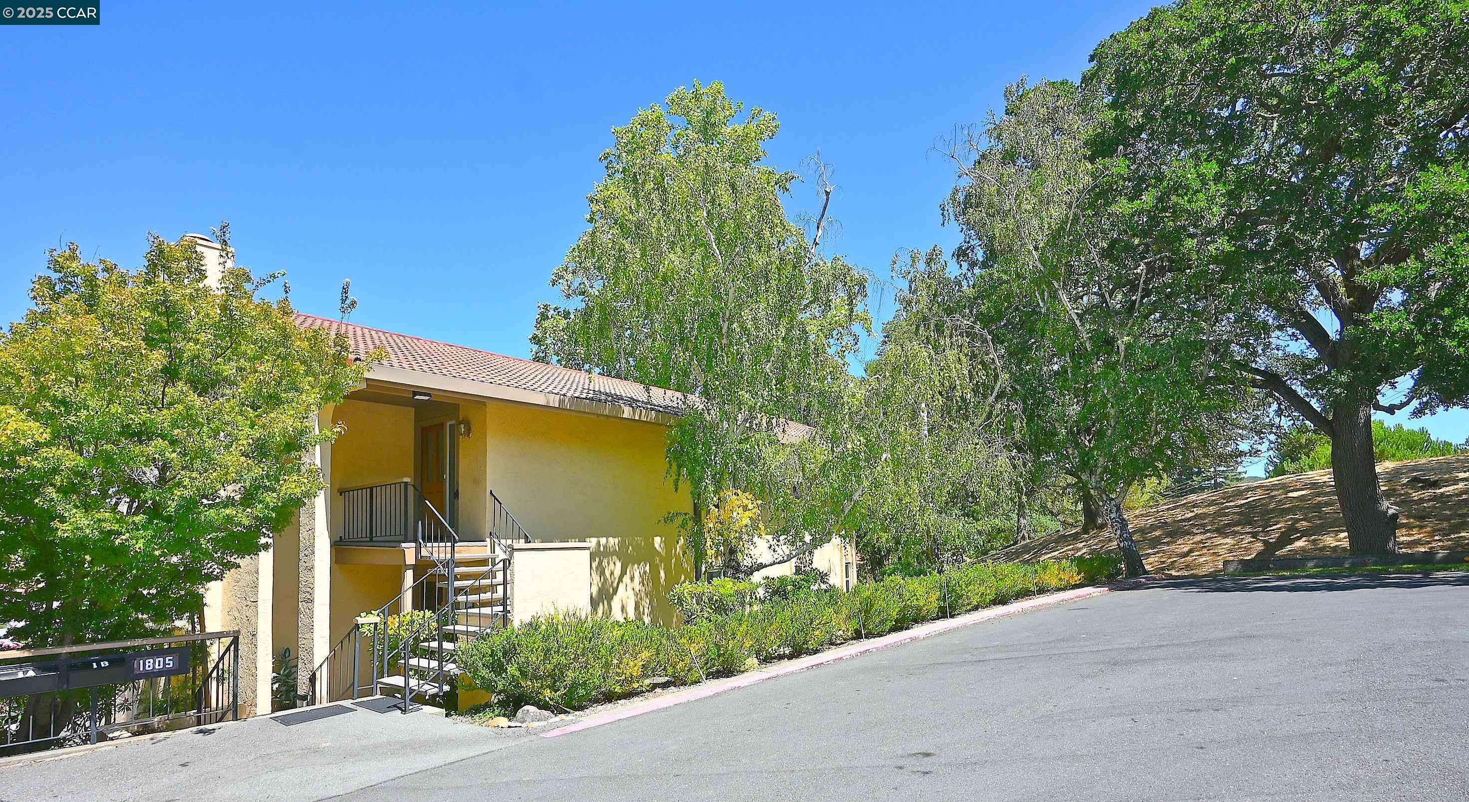 Detail Gallery Image 3 of 36 For 1805 Ptarmigan Dr 1a,  Walnut Creek,  CA 94595 - 2 Beds | 2 Baths