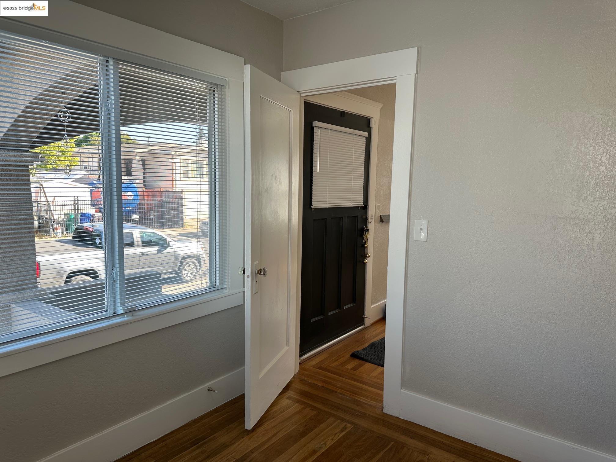 Detail Gallery Image 11 of 56 For 1937 87th Avenue, Oakland,  CA 94621 - 3 Beds | 1 Baths