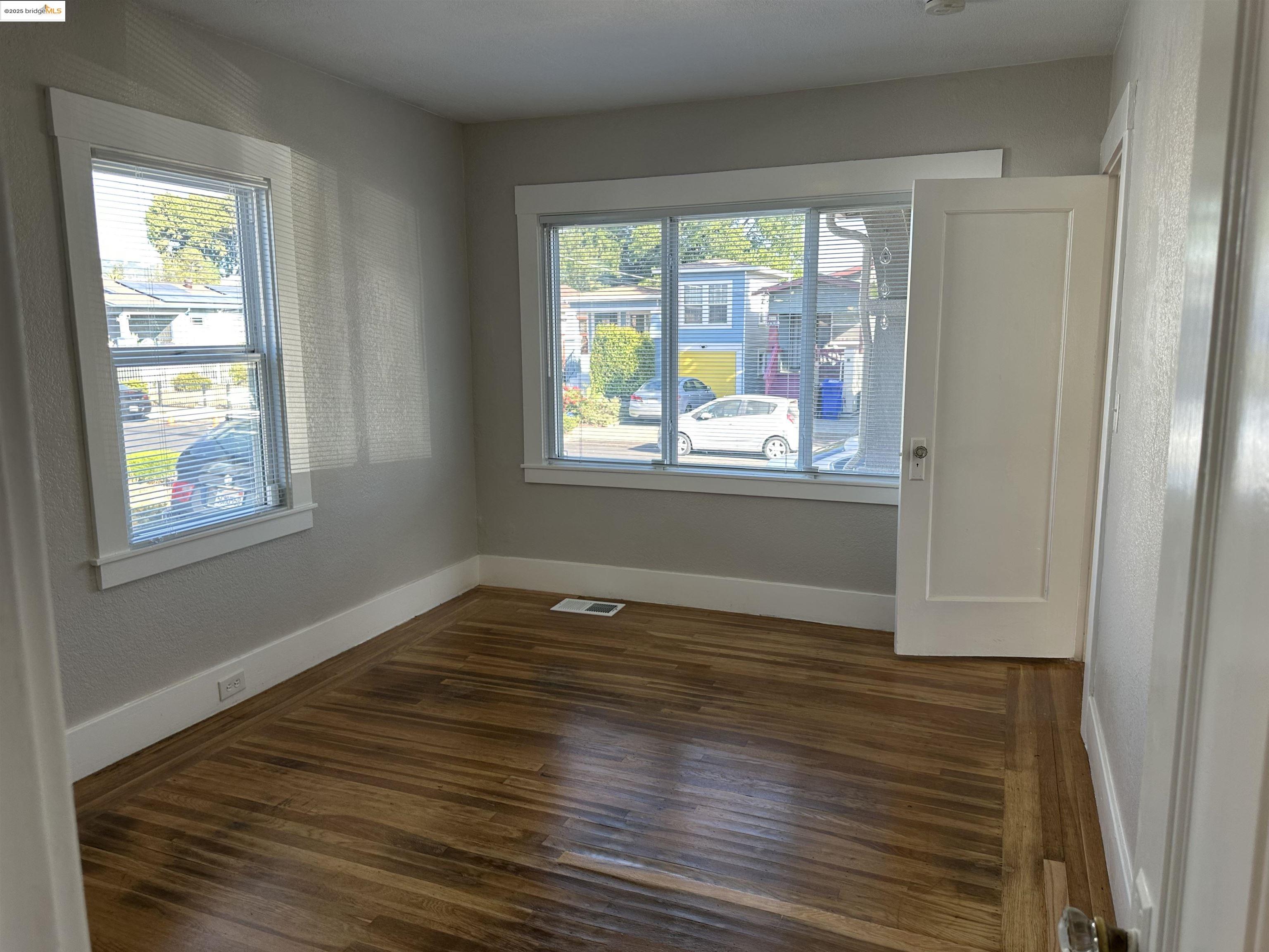 Detail Gallery Image 12 of 56 For 1937 87th Avenue, Oakland,  CA 94621 - 3 Beds | 1 Baths