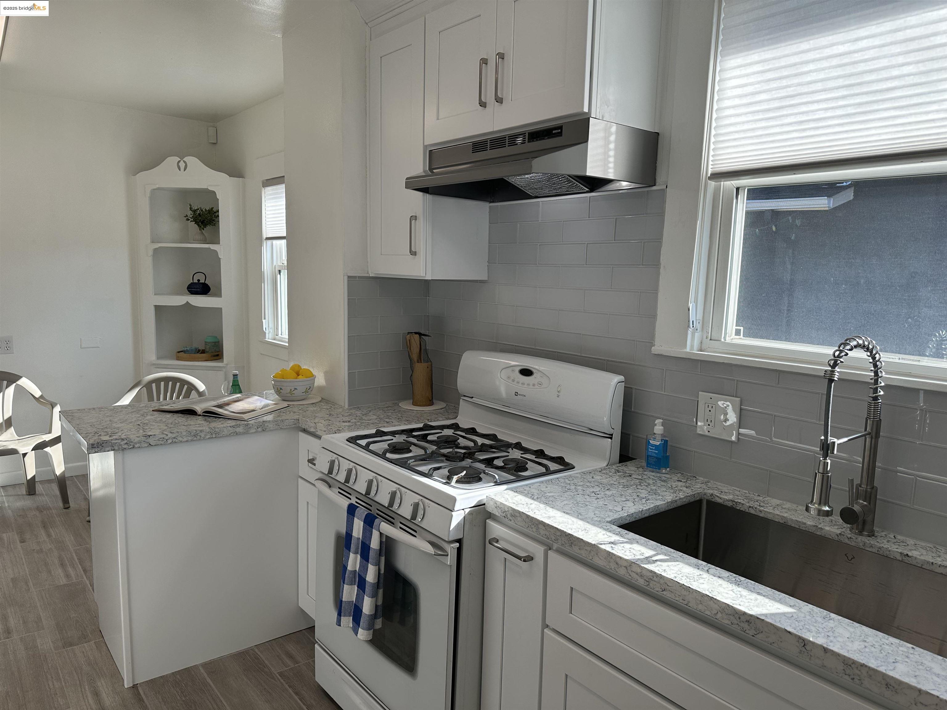 Detail Gallery Image 15 of 56 For 1937 87th Avenue, Oakland,  CA 94621 - 3 Beds | 1 Baths