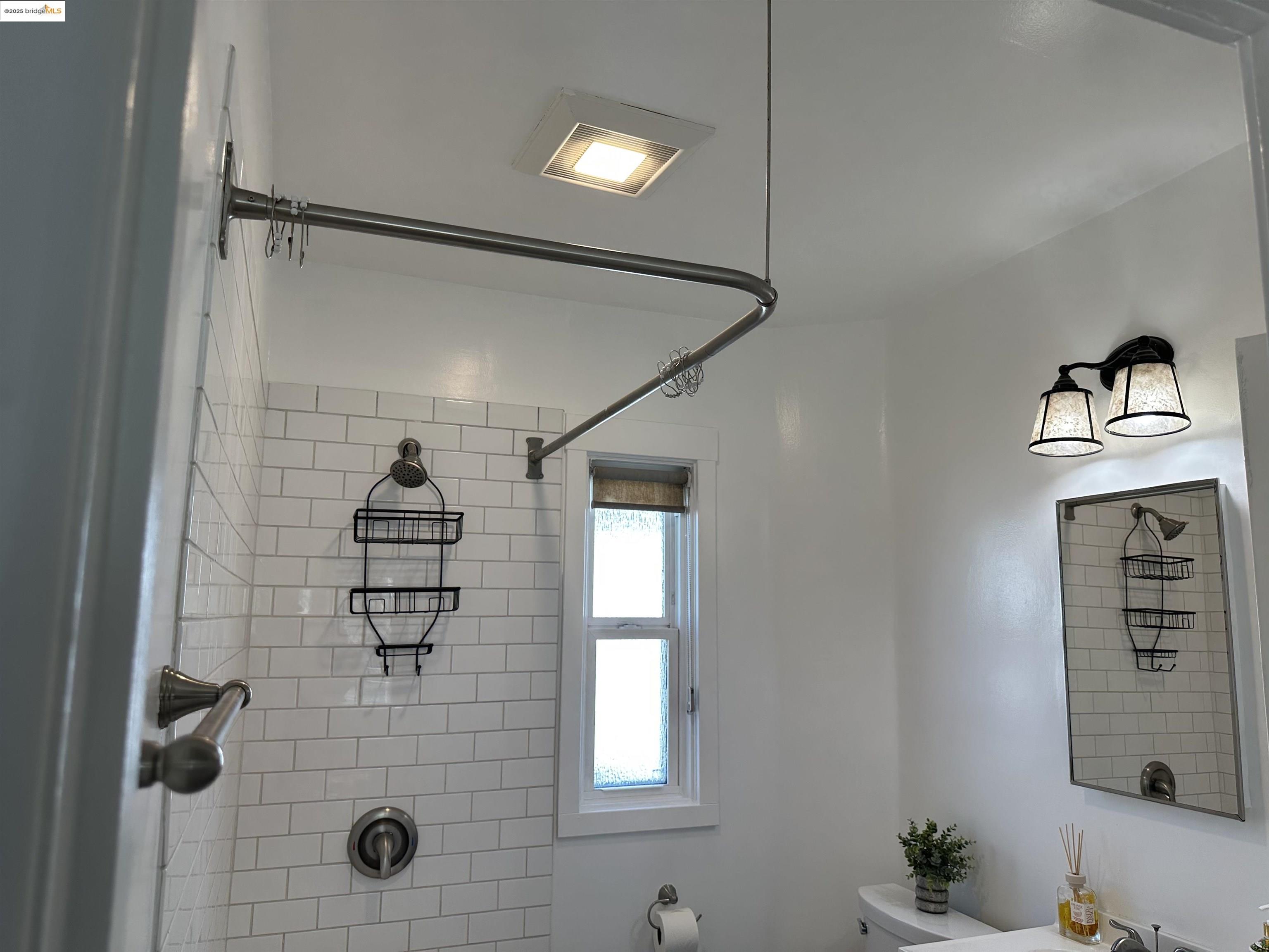 Detail Gallery Image 27 of 56 For 1937 87th Avenue, Oakland,  CA 94621 - 3 Beds | 1 Baths