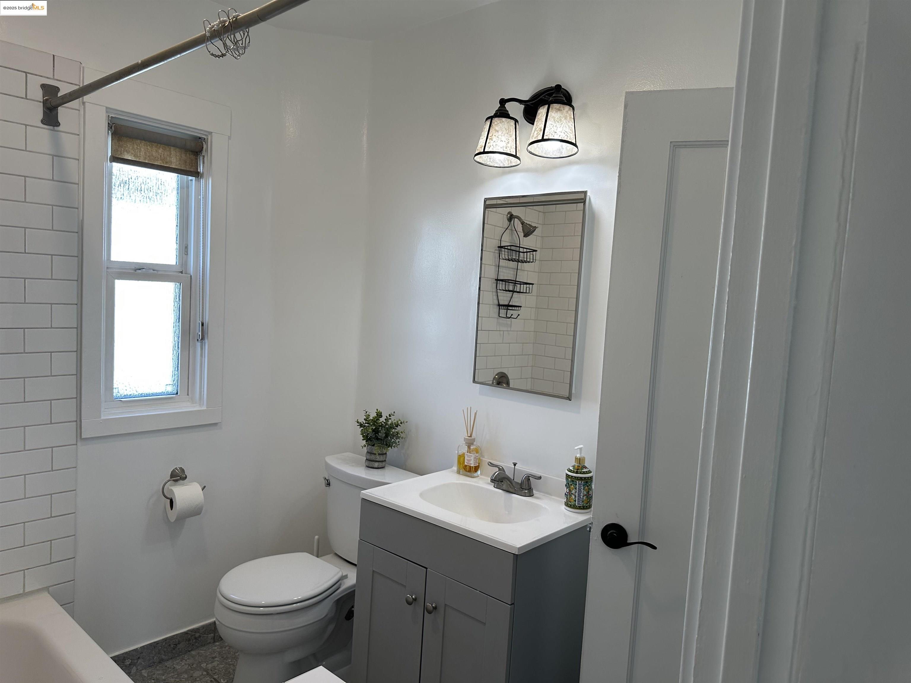 Detail Gallery Image 28 of 56 For 1937 87th Avenue, Oakland,  CA 94621 - 3 Beds | 1 Baths