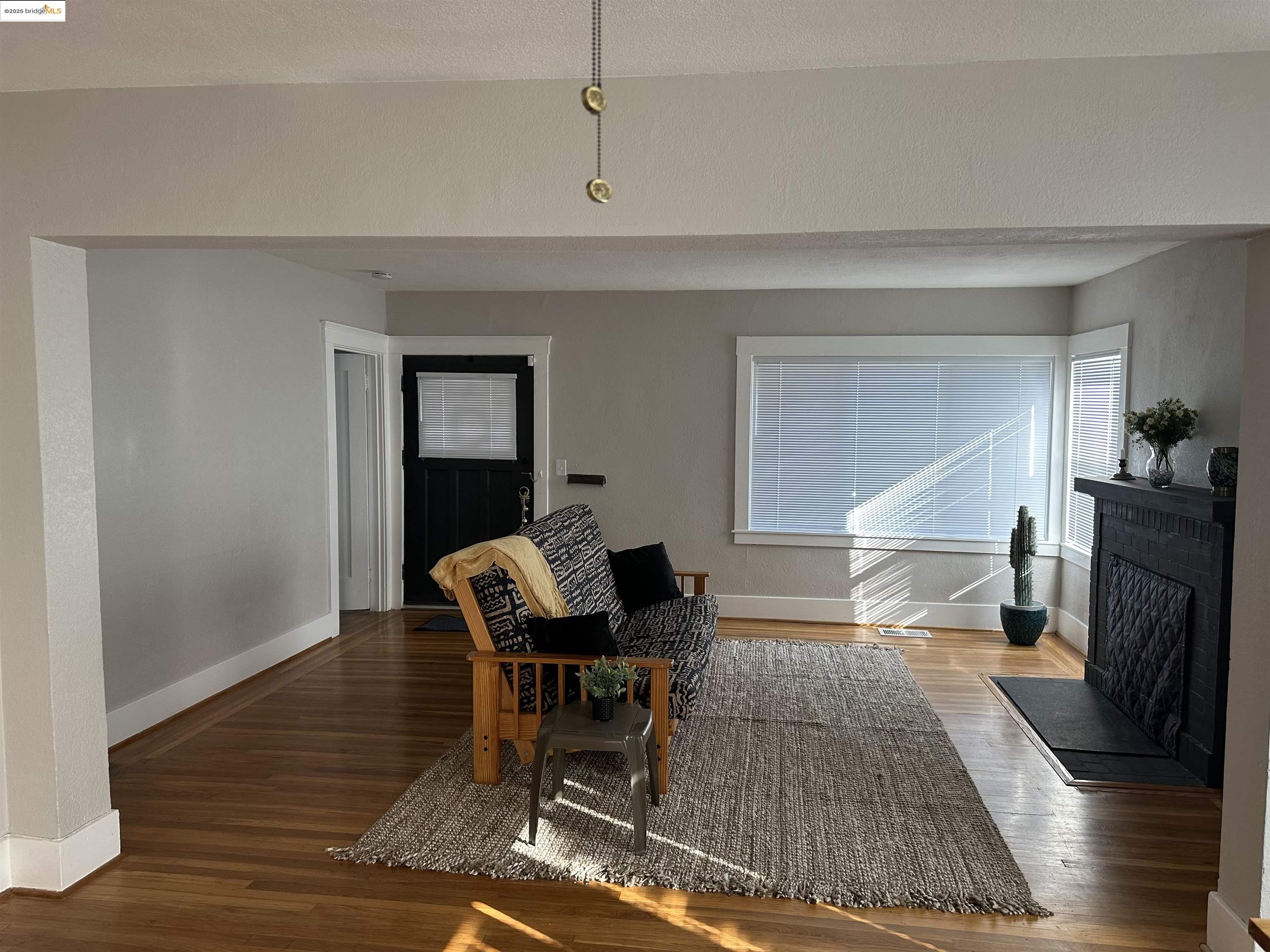 Detail Gallery Image 5 of 56 For 1937 87th Avenue, Oakland,  CA 94621 - 3 Beds | 1 Baths