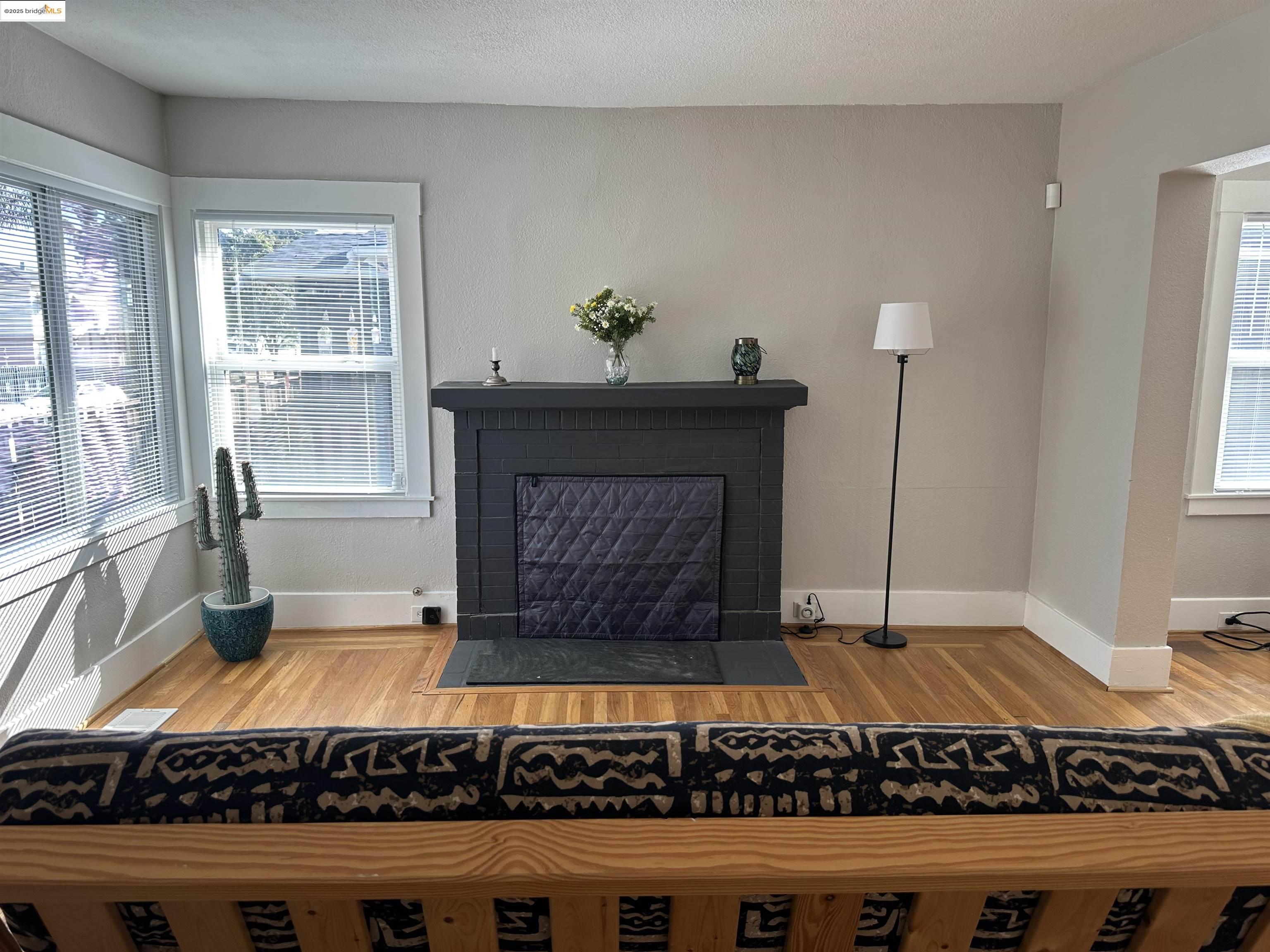 Detail Gallery Image 7 of 56 For 1937 87th Avenue, Oakland,  CA 94621 - 3 Beds | 1 Baths