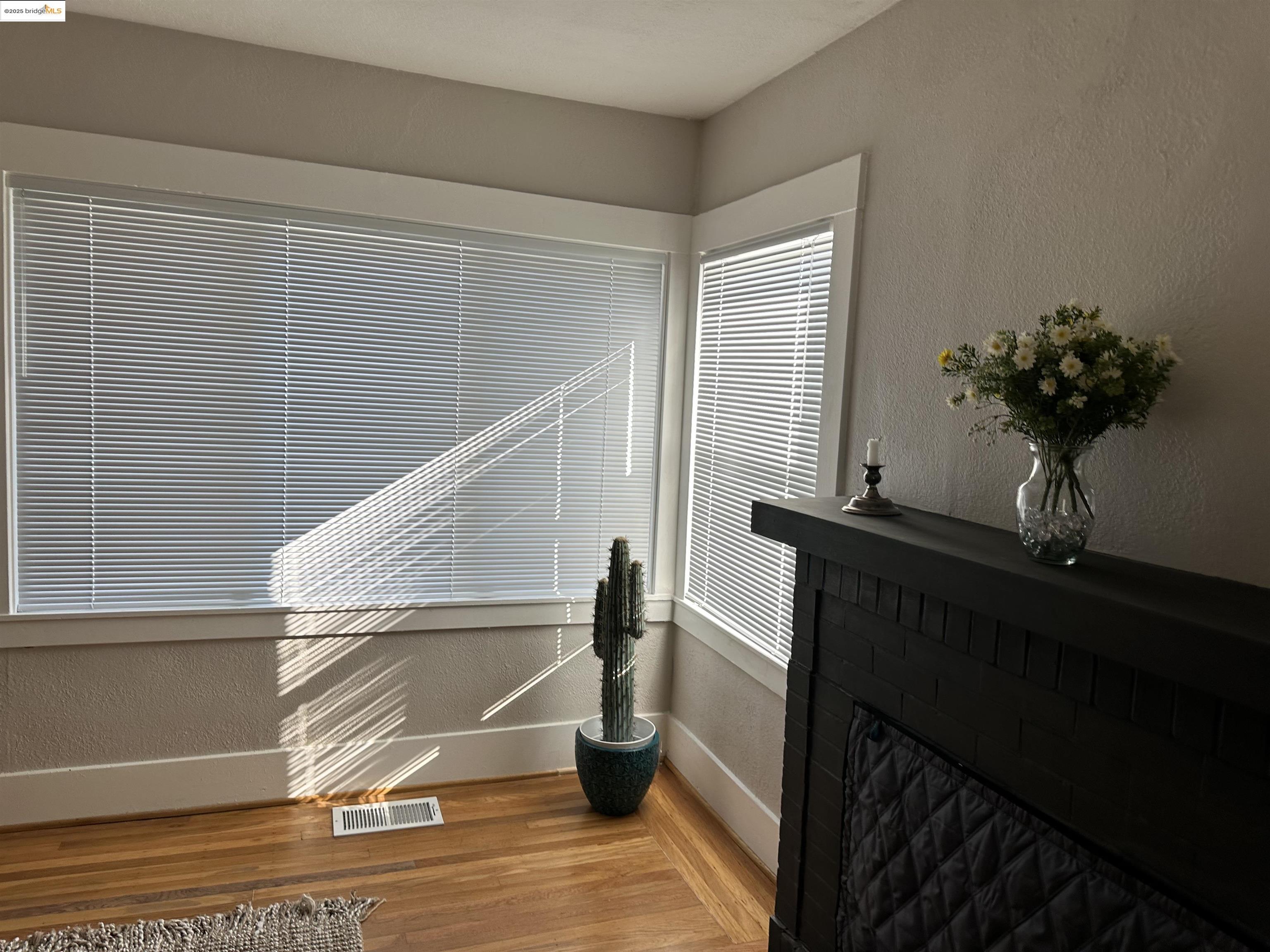 Detail Gallery Image 8 of 56 For 1937 87th Avenue, Oakland,  CA 94621 - 3 Beds | 1 Baths