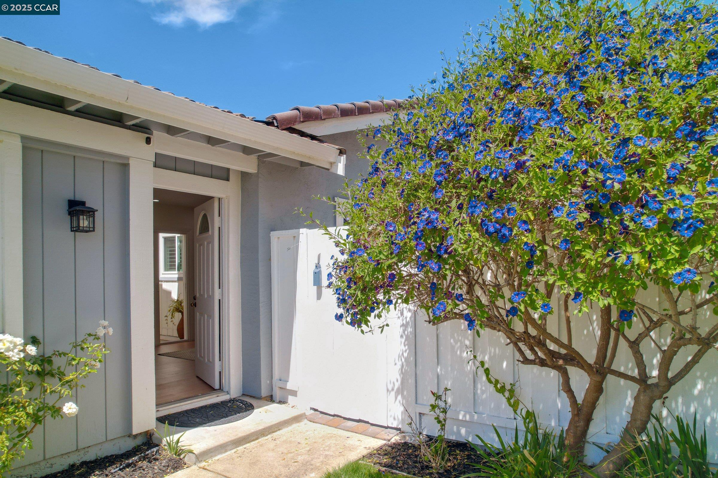 Detail Gallery Image 4 of 55 For 4928 Friar Ave, Fremont,  CA 94555 - 4 Beds | 2 Baths