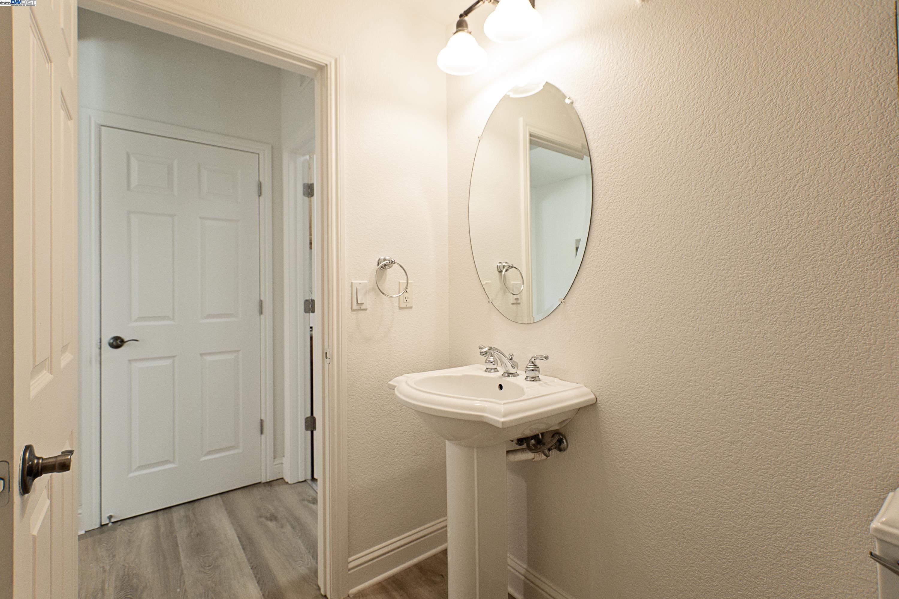 Detail Gallery Image 12 of 41 For 1878 Bayonne Court, Tracy,  CA 95304 - 4 Beds | 2/1 Baths