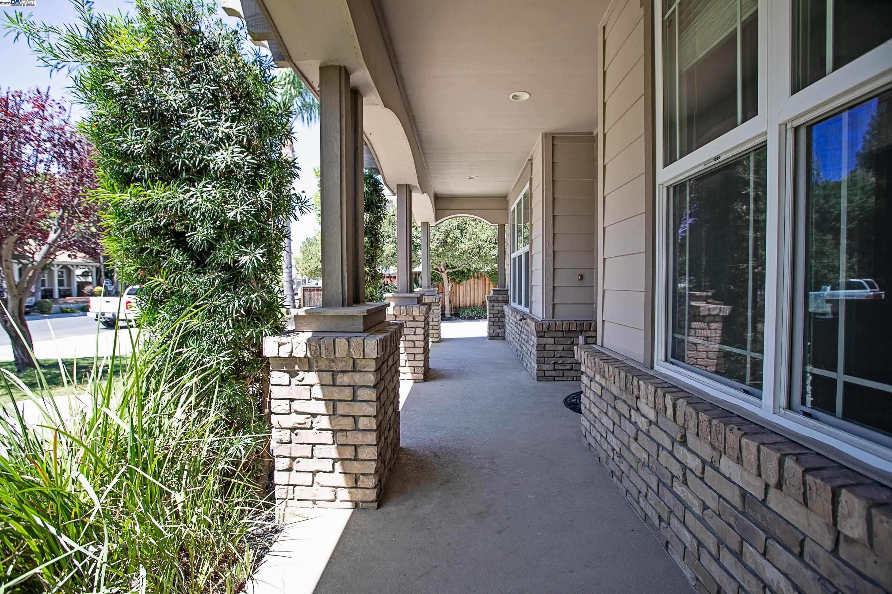 Detail Gallery Image 4 of 41 For 1878 Bayonne Court, Tracy,  CA 95304 - 4 Beds | 2/1 Baths