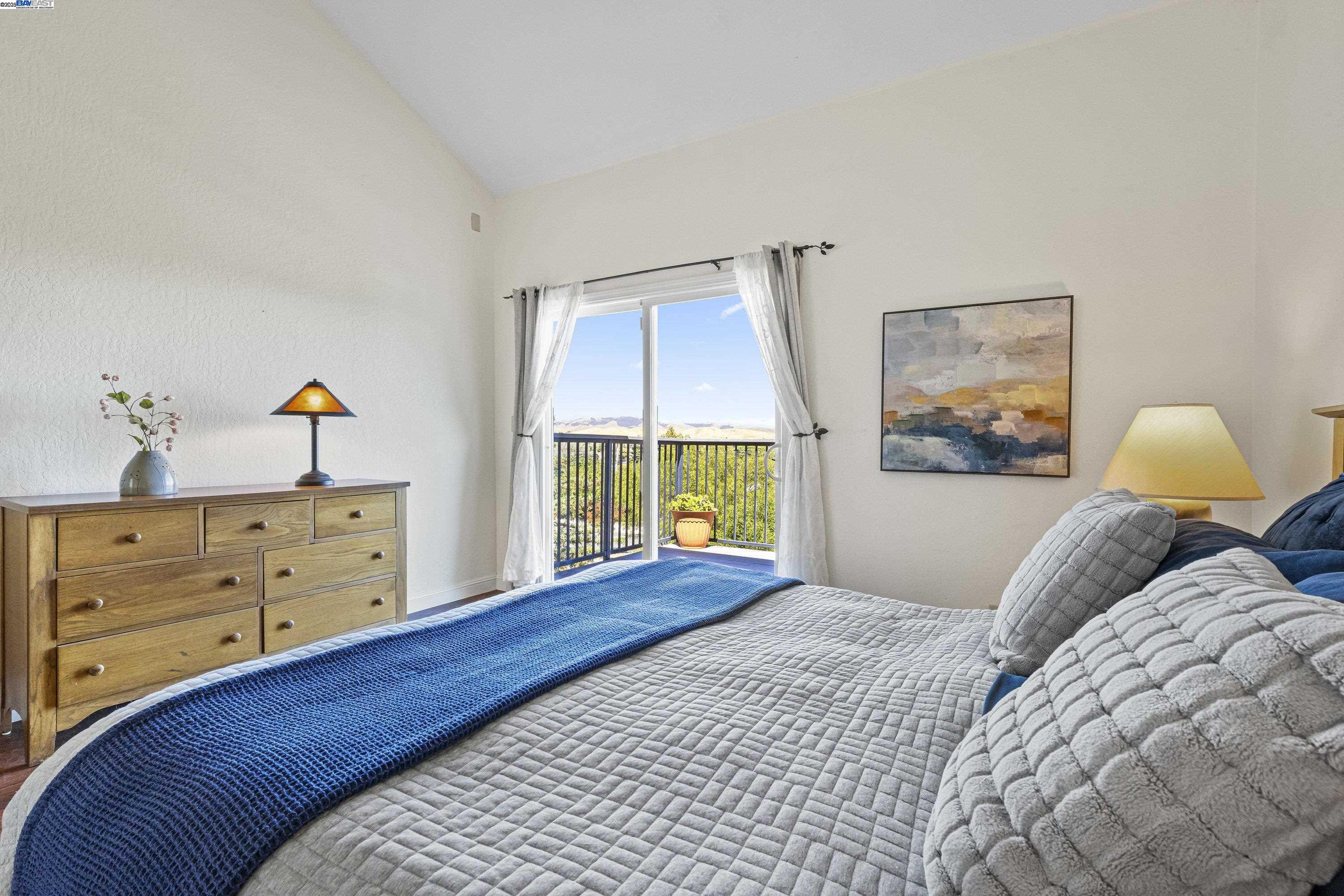 Detail Gallery Image 12 of 32 For 8146 Vomac Ct, Dublin,  CA 94568 - 4 Beds | 2/1 Baths