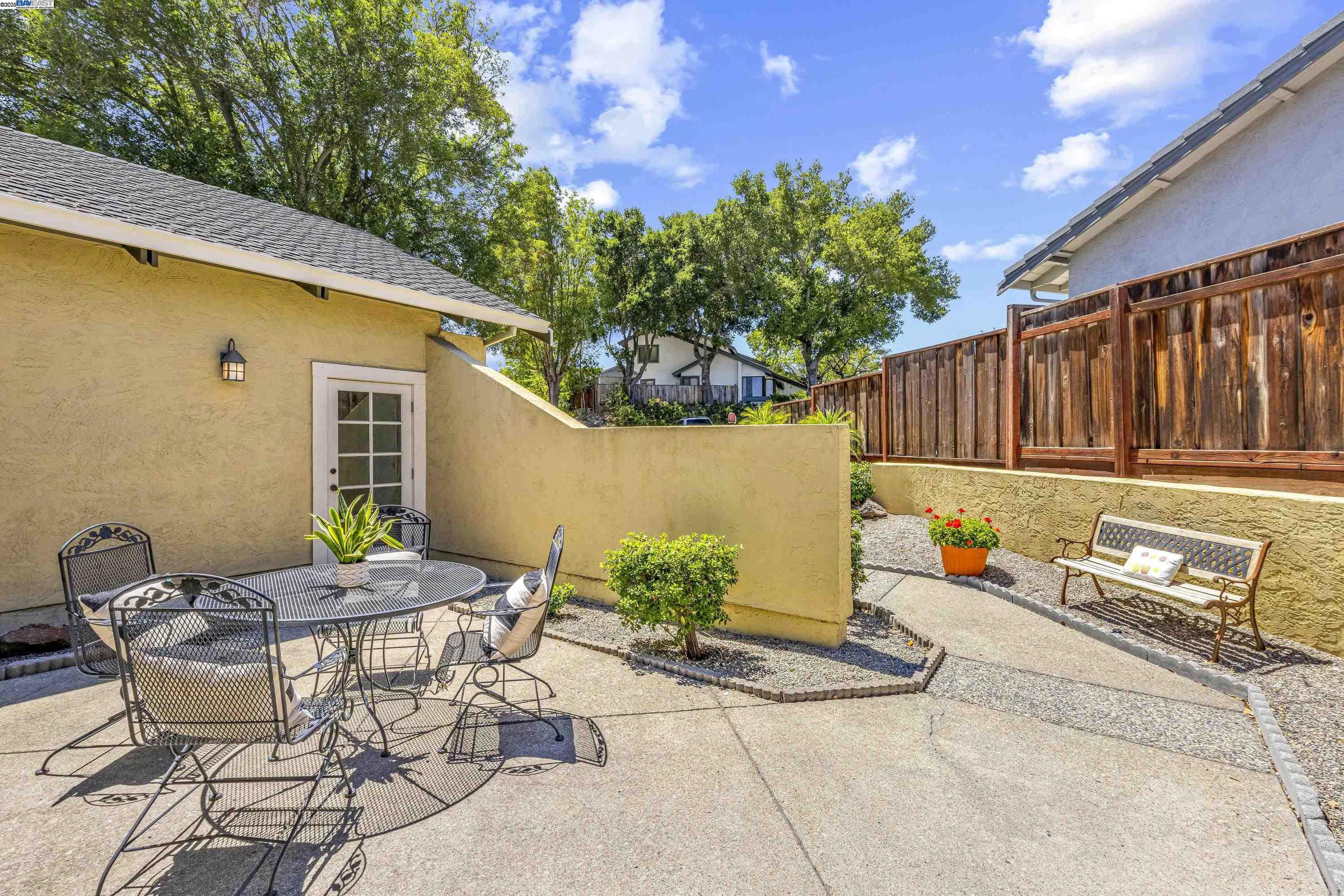 Detail Gallery Image 3 of 32 For 8146 Vomac Ct, Dublin,  CA 94568 - 4 Beds | 2/1 Baths
