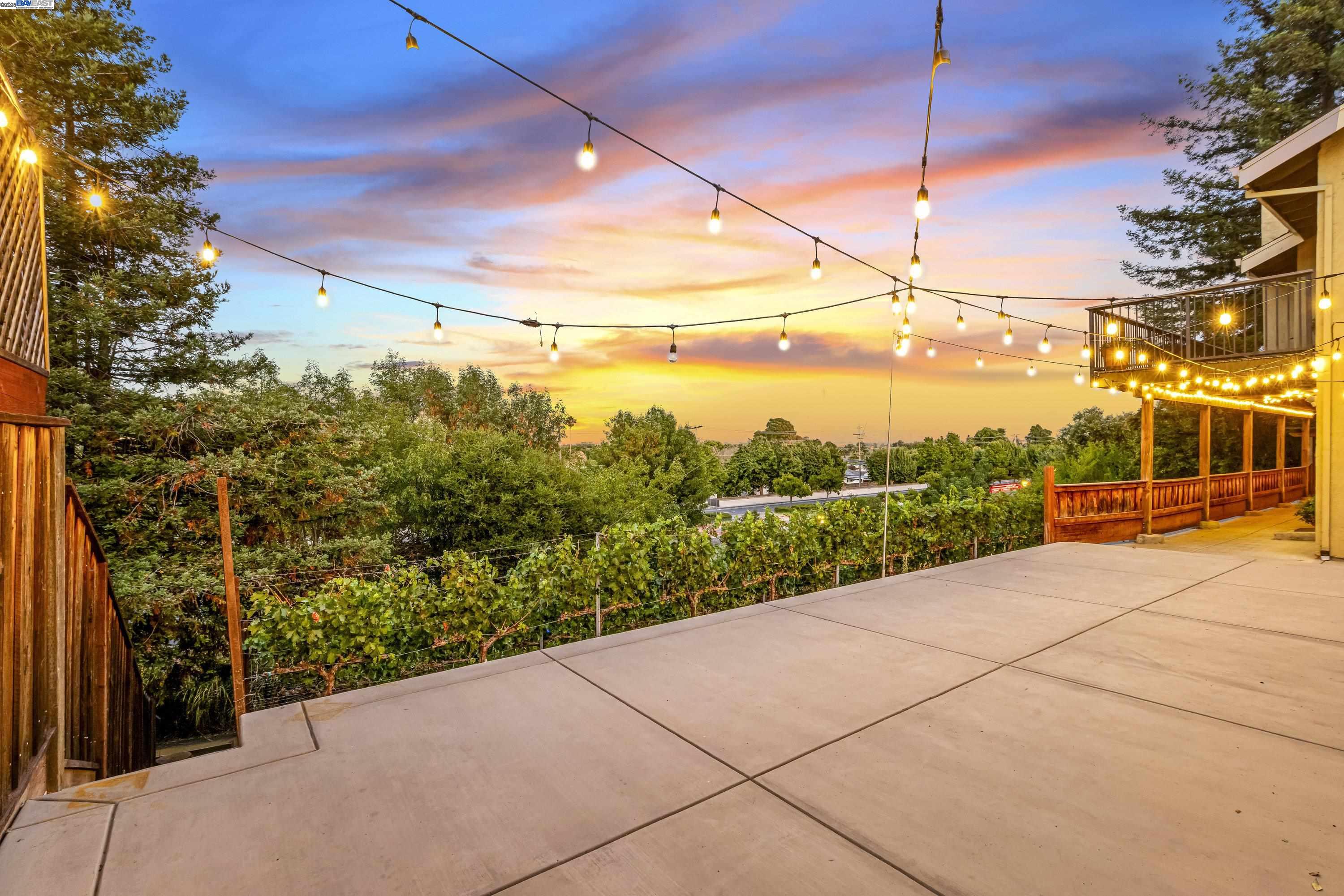 Detail Gallery Image 29 of 32 For 8146 Vomac Ct, Dublin,  CA 94568 - 4 Beds | 2/1 Baths