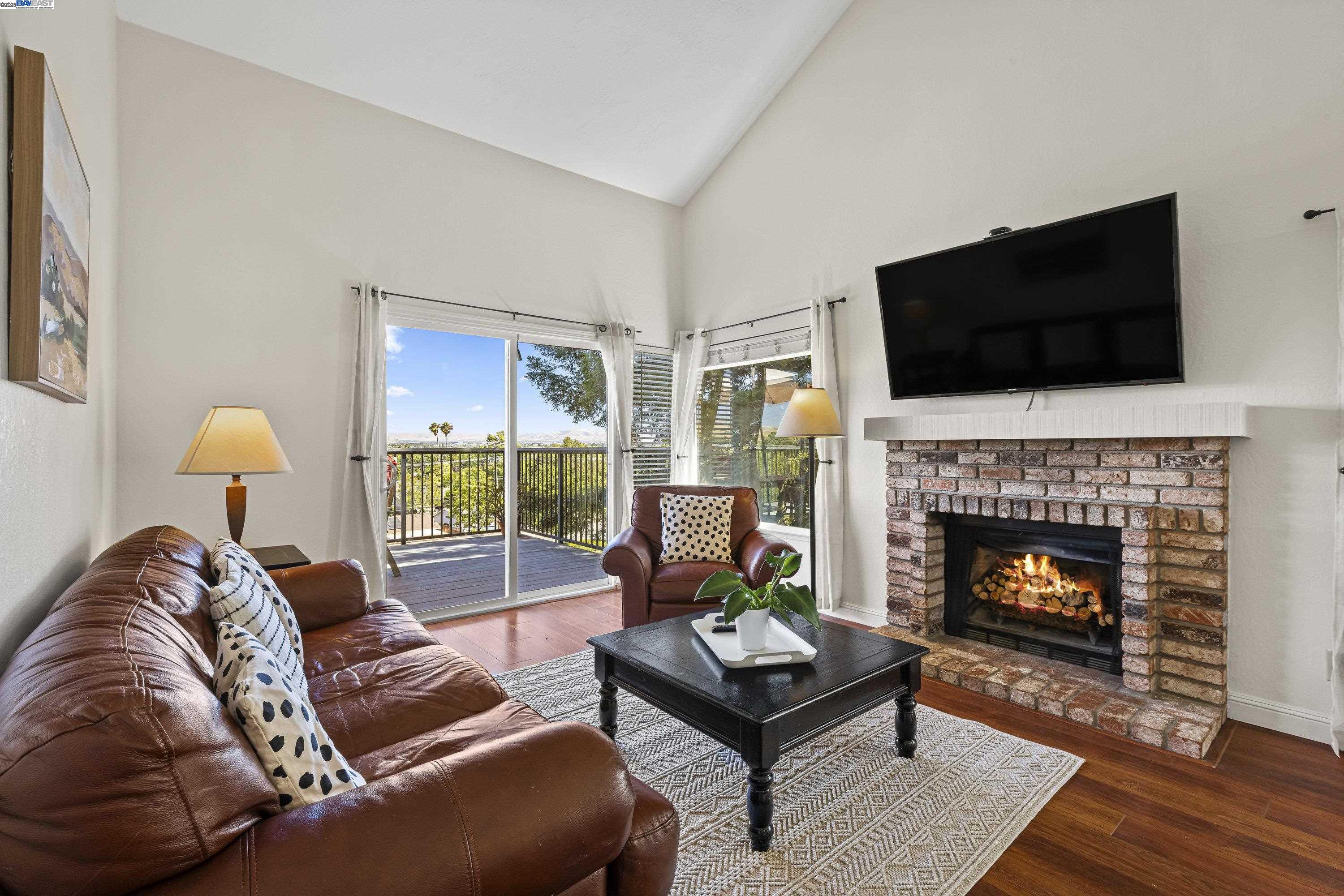 Detail Gallery Image 6 of 32 For 8146 Vomac Ct, Dublin,  CA 94568 - 4 Beds | 2/1 Baths