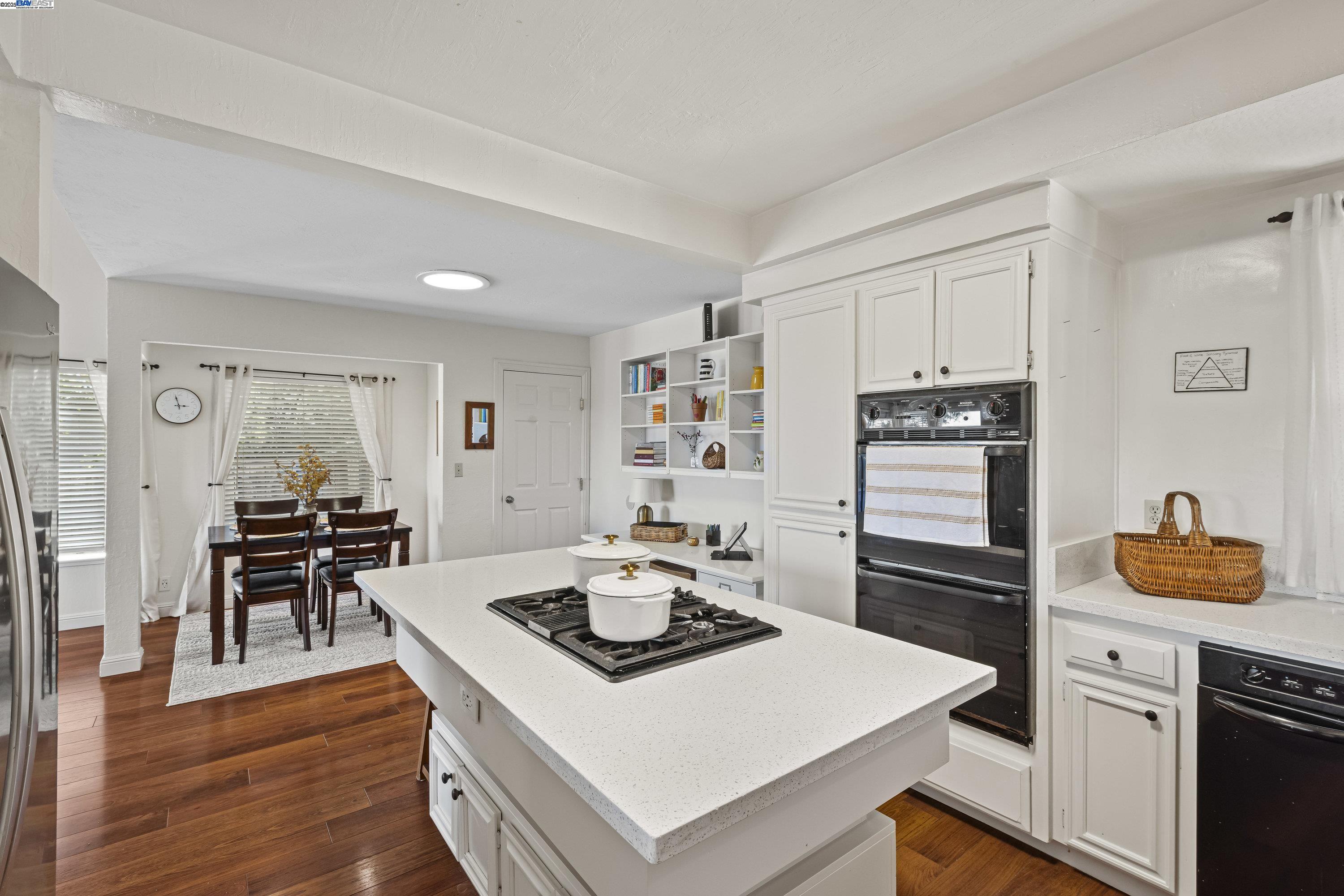 Detail Gallery Image 9 of 32 For 8146 Vomac Ct, Dublin,  CA 94568 - 4 Beds | 2/1 Baths