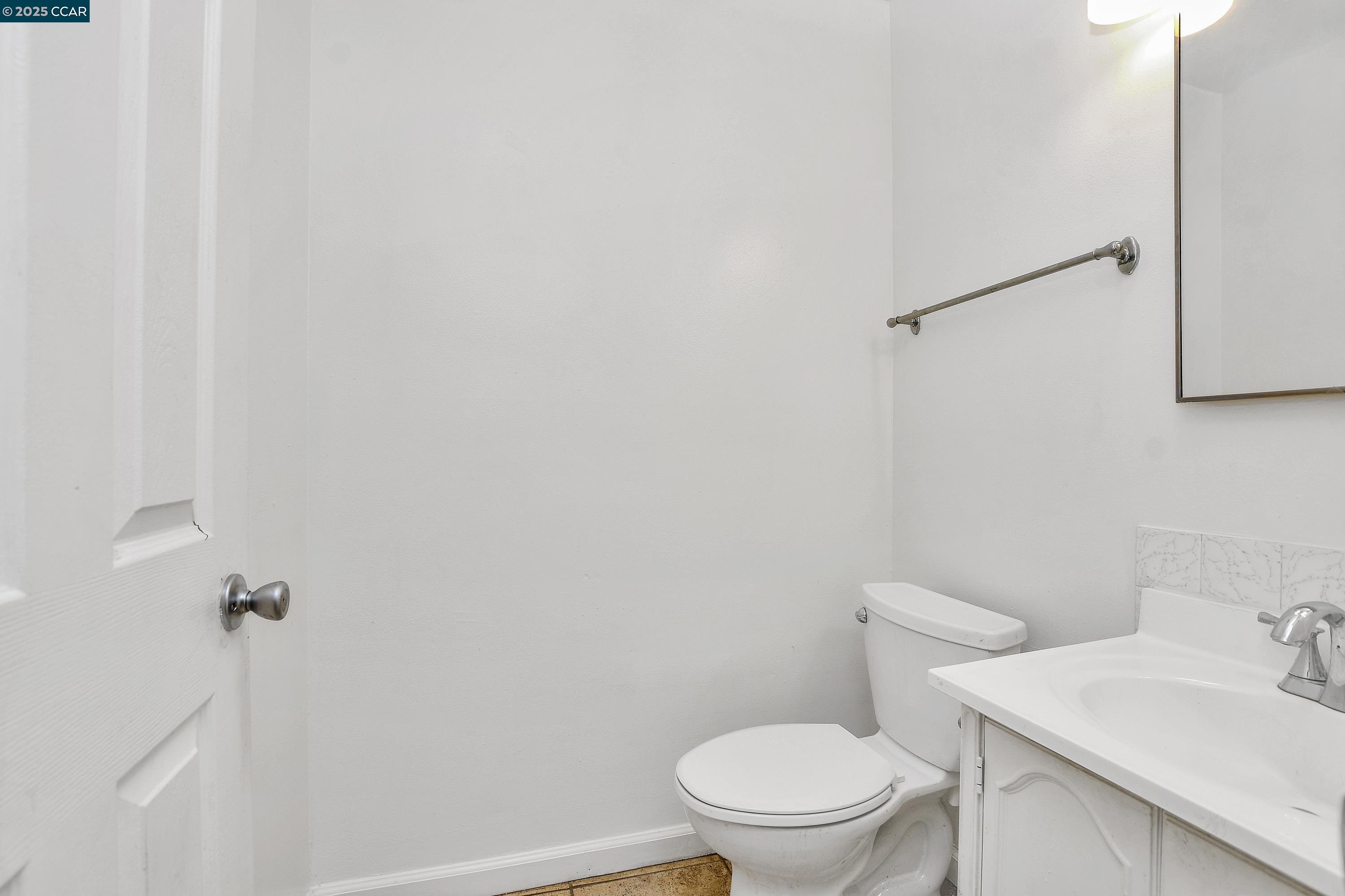 Detail Gallery Image 13 of 28 For 104 Rainier Ln, Antioch,  CA 94509 - 4 Beds | 1/1 Baths