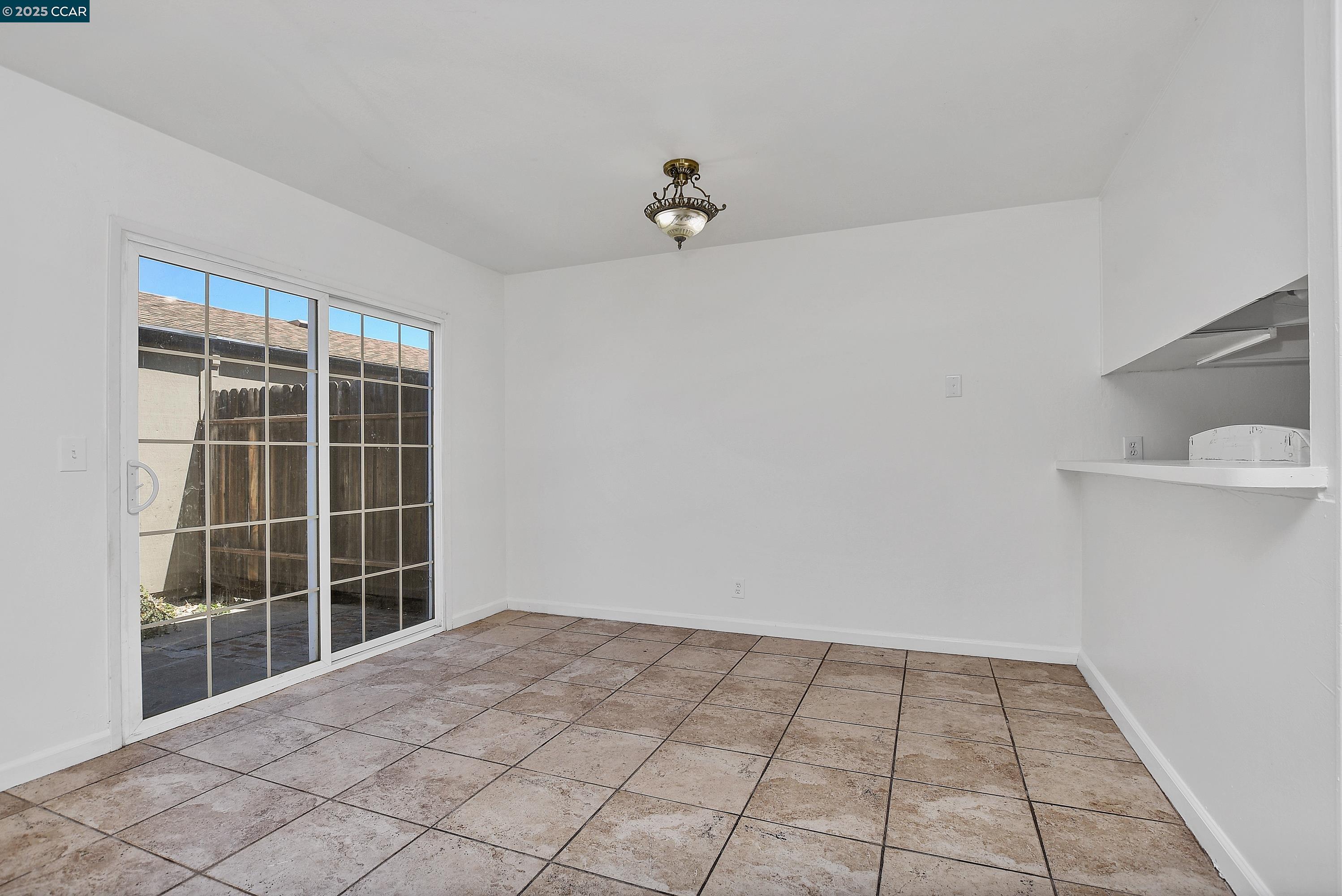 Detail Gallery Image 15 of 28 For 104 Rainier Ln, Antioch,  CA 94509 - 4 Beds | 1/1 Baths
