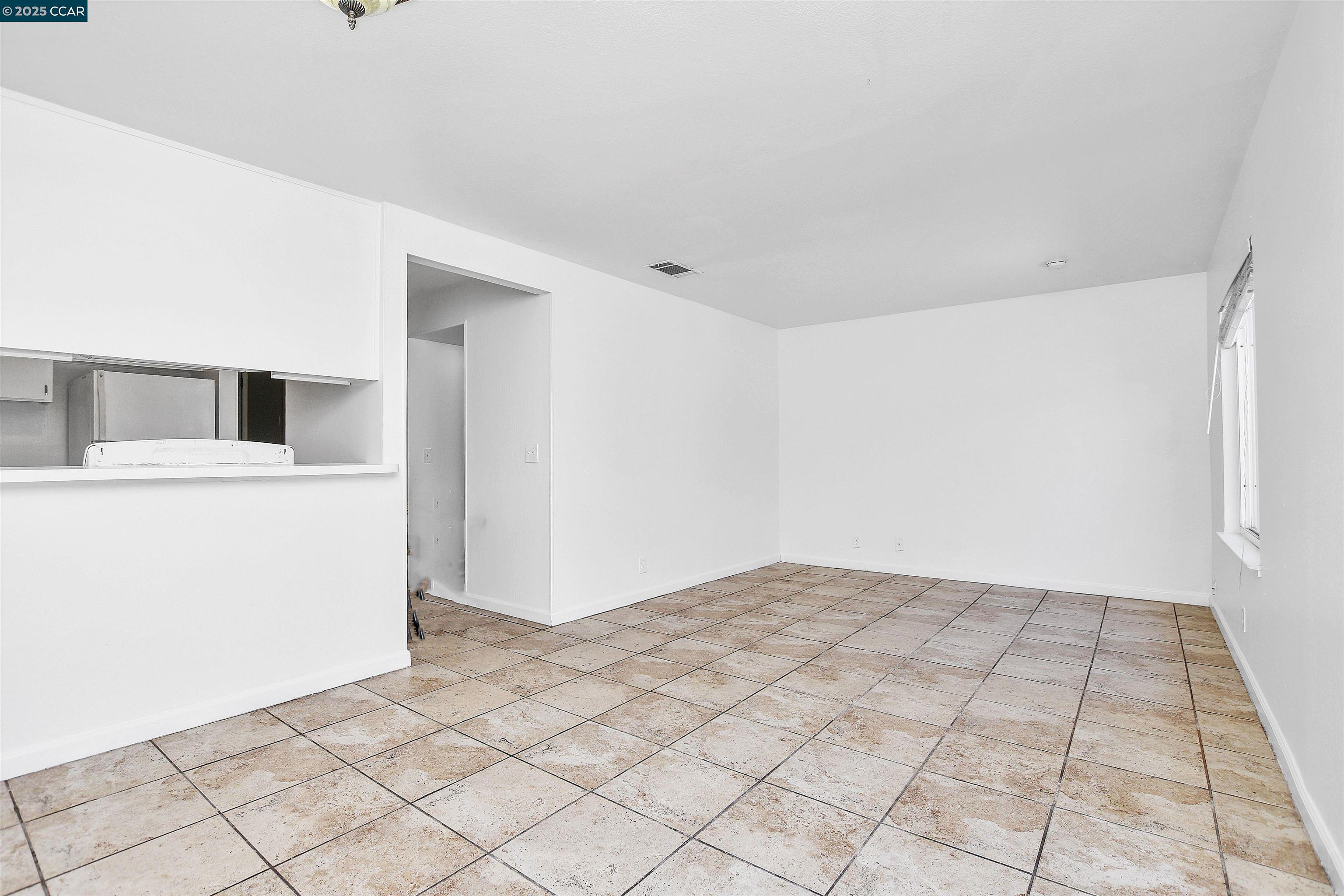 Detail Gallery Image 16 of 28 For 104 Rainier Ln, Antioch,  CA 94509 - 4 Beds | 1/1 Baths