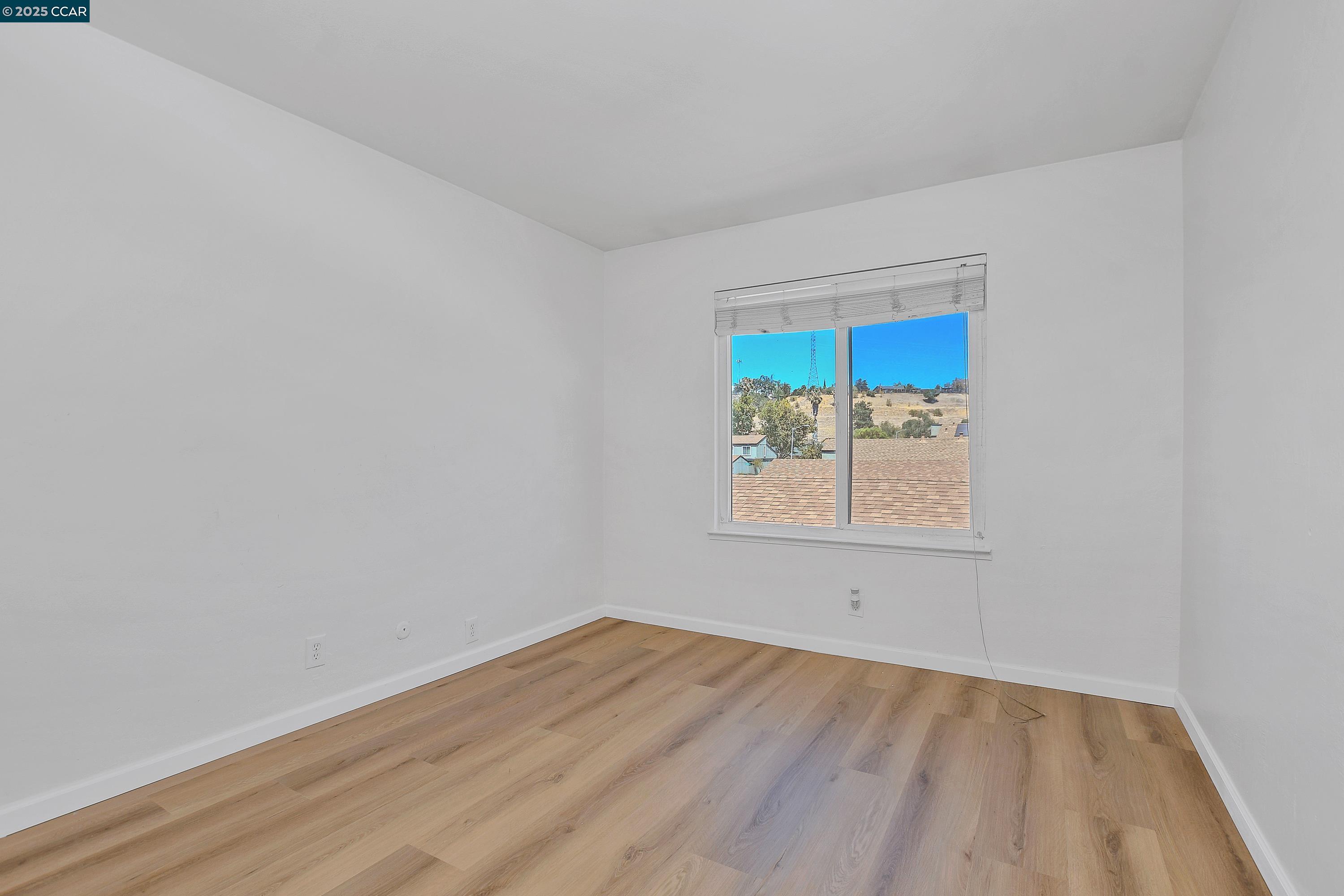 Detail Gallery Image 25 of 28 For 104 Rainier Ln, Antioch,  CA 94509 - 4 Beds | 1/1 Baths