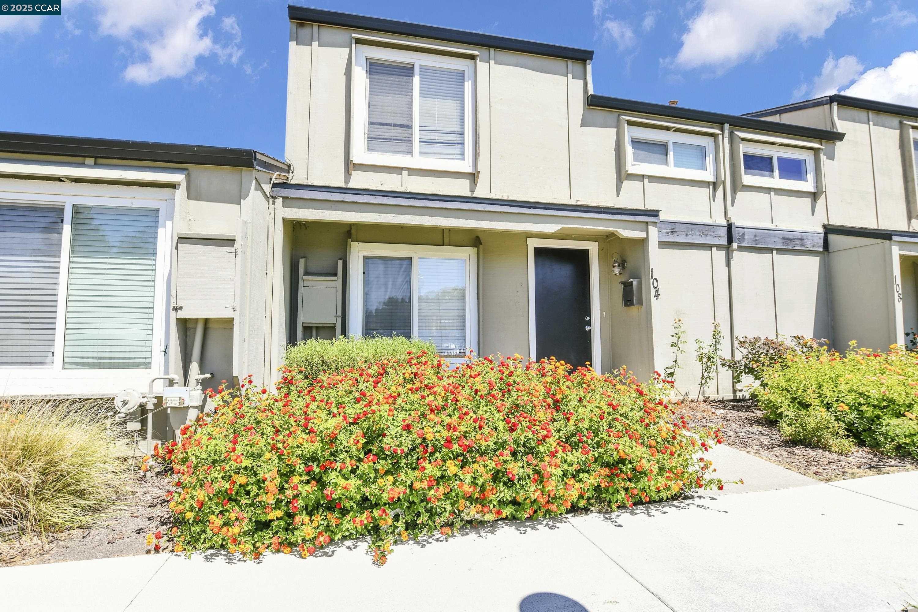 Detail Gallery Image 4 of 28 For 104 Rainier Ln, Antioch,  CA 94509 - 4 Beds | 1/1 Baths