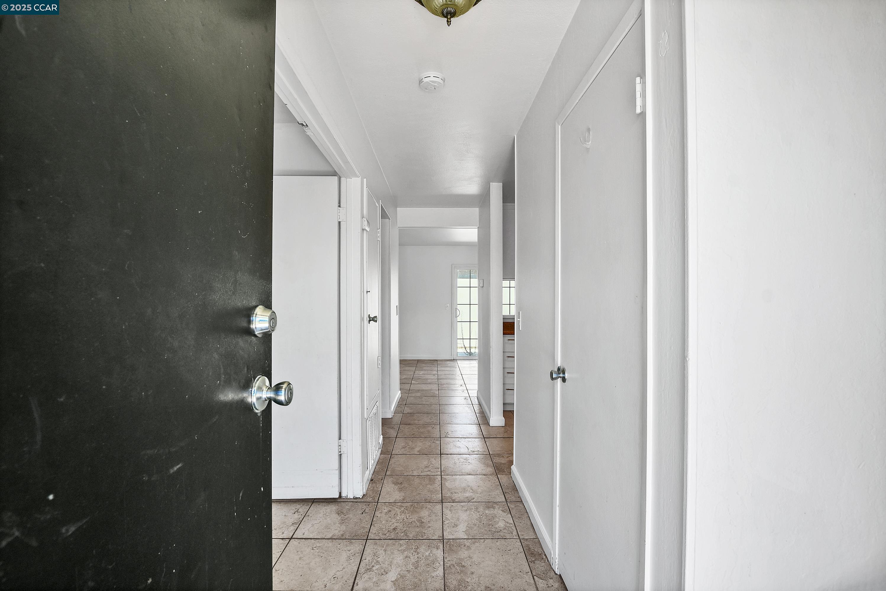 Detail Gallery Image 6 of 28 For 104 Rainier Ln, Antioch,  CA 94509 - 4 Beds | 1/1 Baths