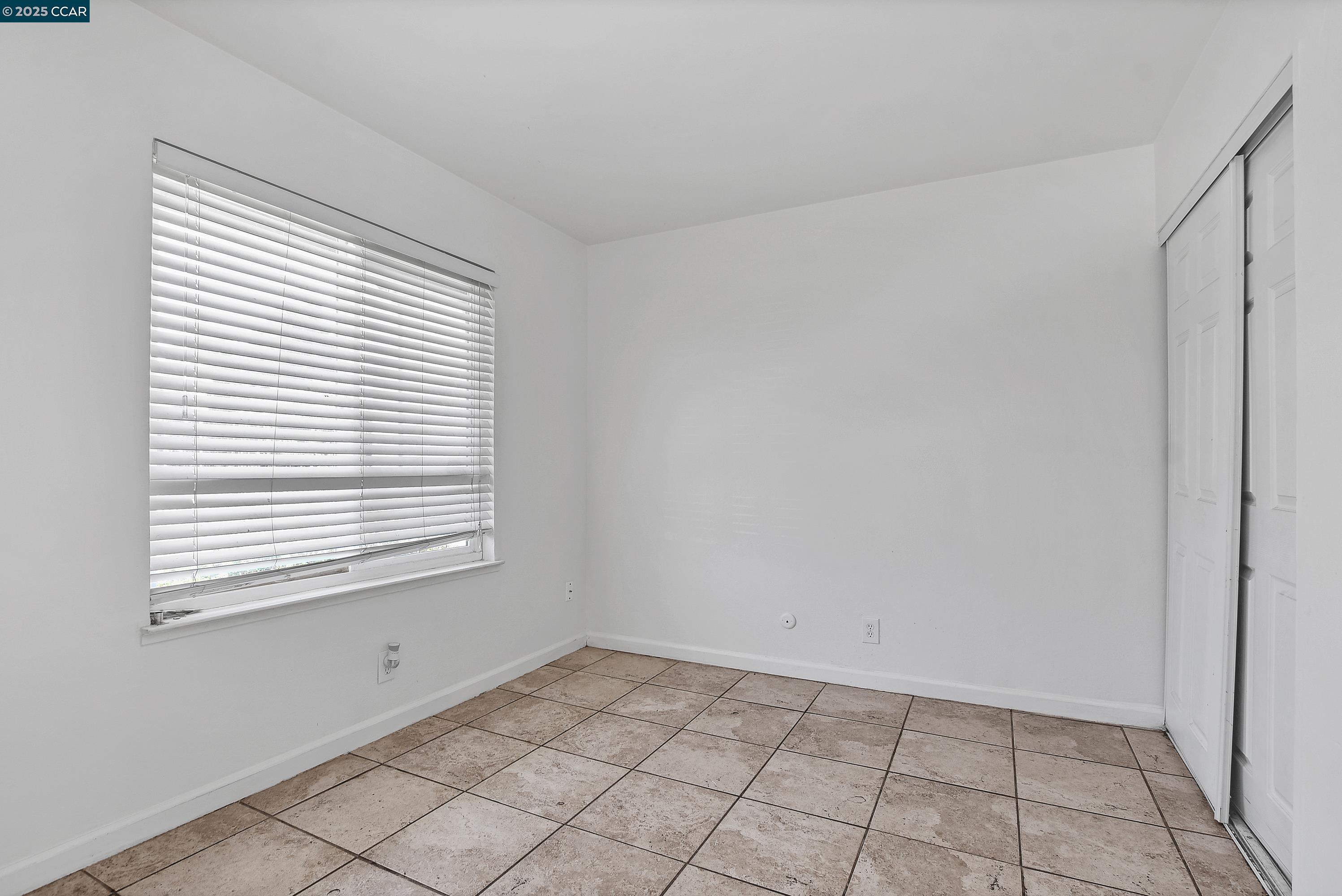 Detail Gallery Image 7 of 28 For 104 Rainier Ln, Antioch,  CA 94509 - 4 Beds | 1/1 Baths