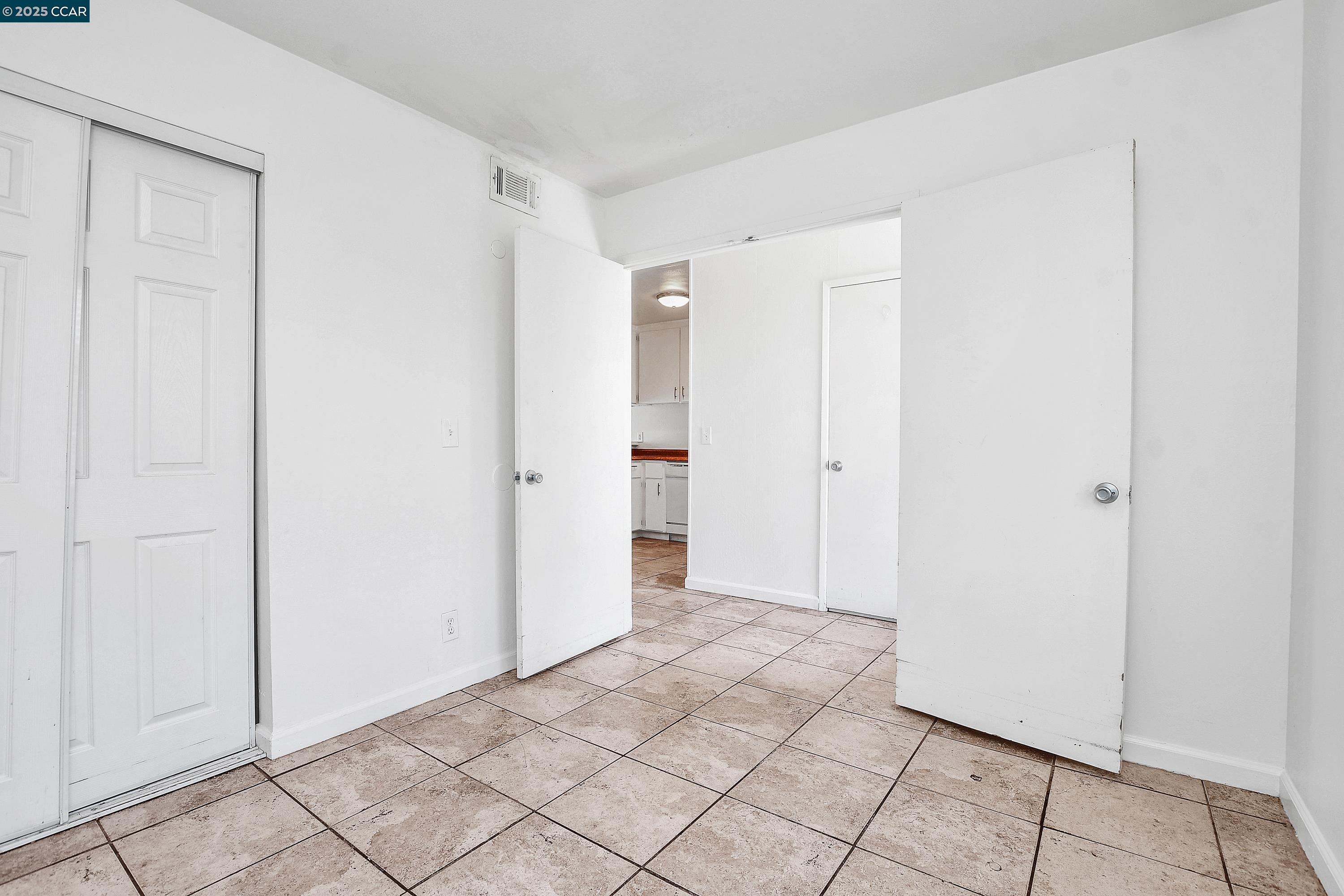 Detail Gallery Image 8 of 28 For 104 Rainier Ln, Antioch,  CA 94509 - 4 Beds | 1/1 Baths