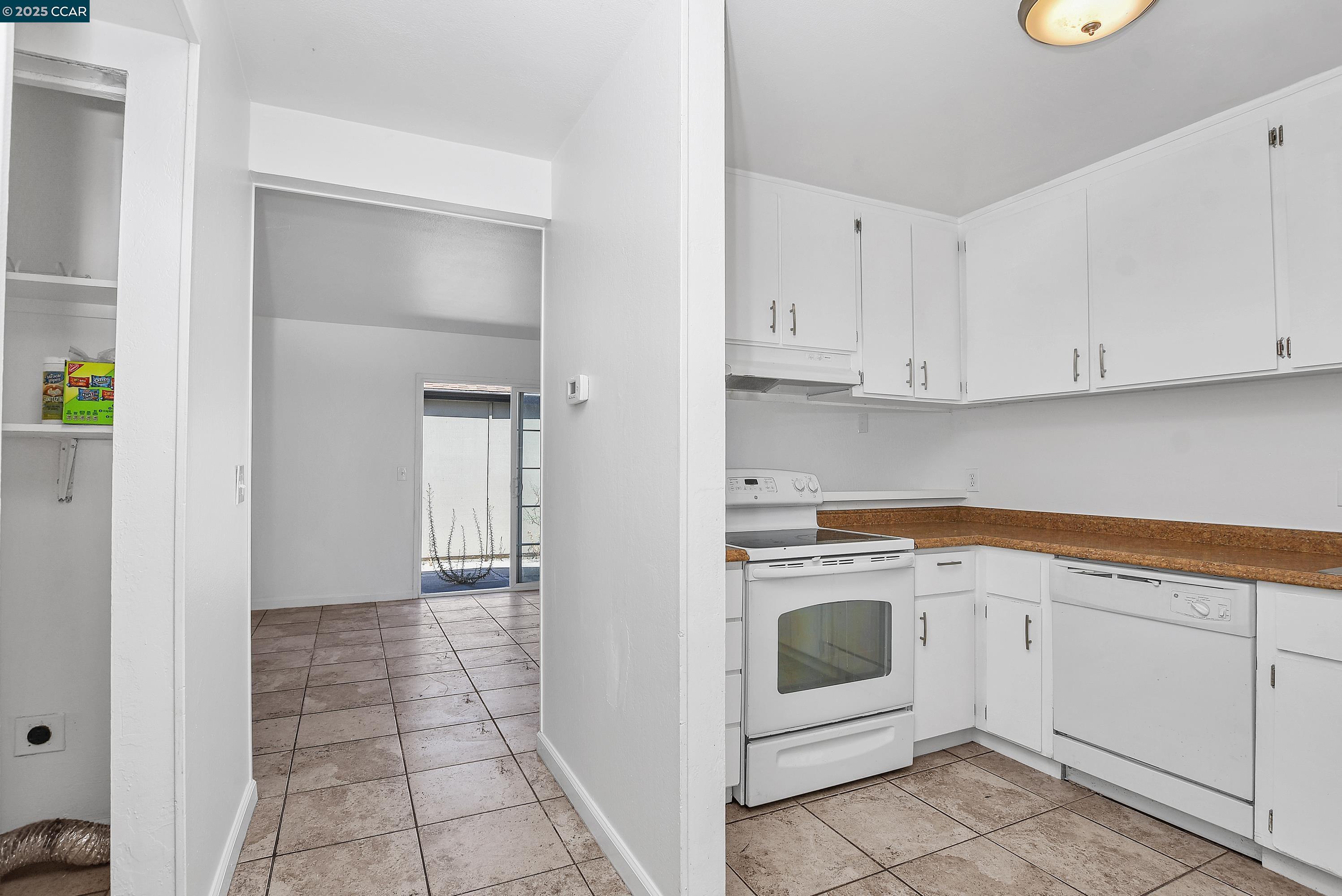 Detail Gallery Image 9 of 28 For 104 Rainier Ln, Antioch,  CA 94509 - 4 Beds | 1/1 Baths