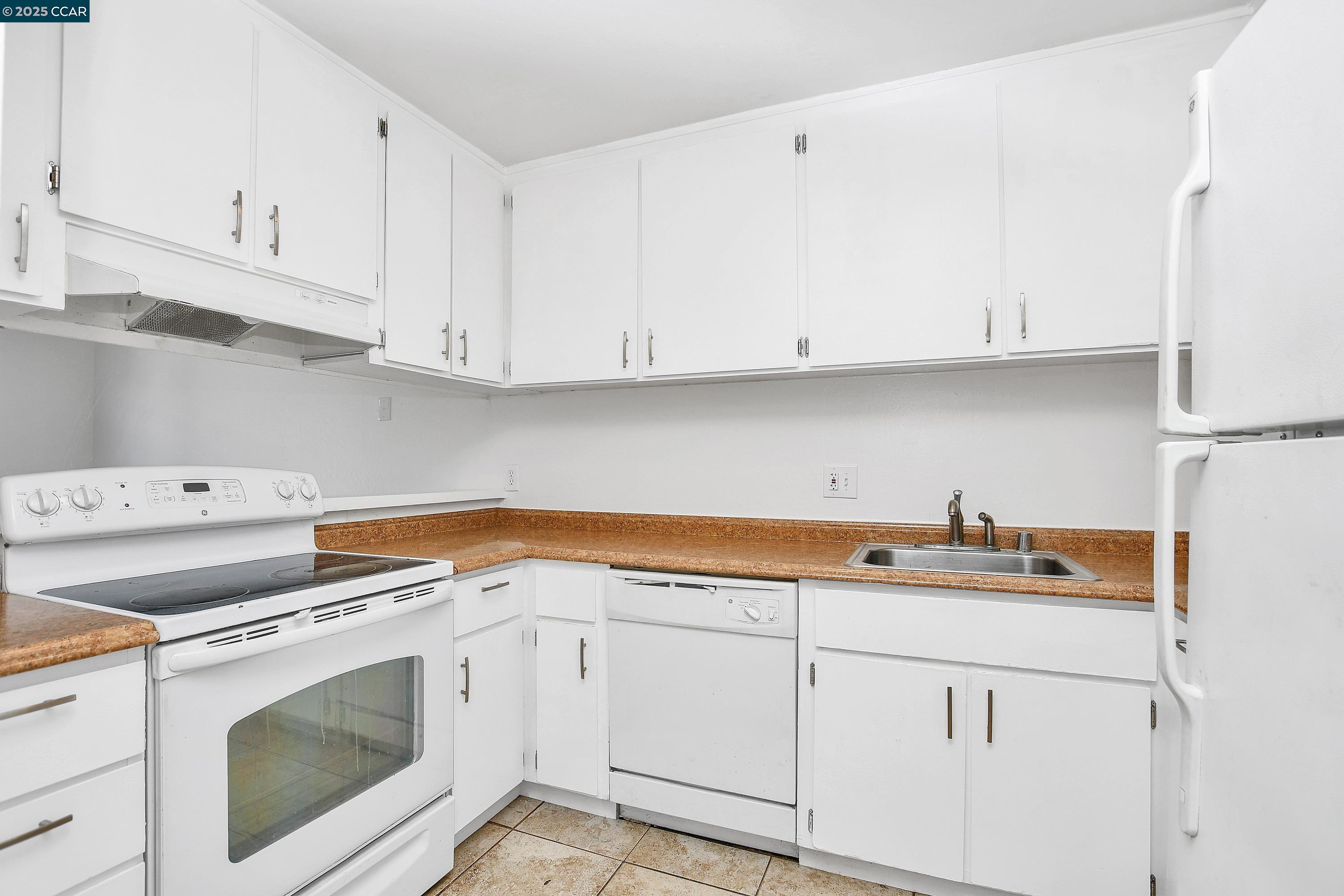 Detail Gallery Image 10 of 28 For 104 Rainier Ln, Antioch,  CA 94509 - 4 Beds | 1/1 Baths