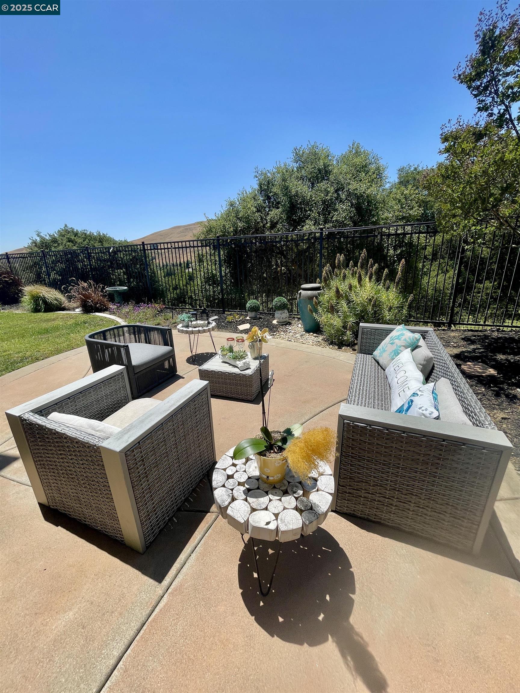 Detail Gallery Image 2 of 18 For 2365 Lansdowne Pl, Vallejo,  CA 94591 - 3 Beds | 2/1 Baths